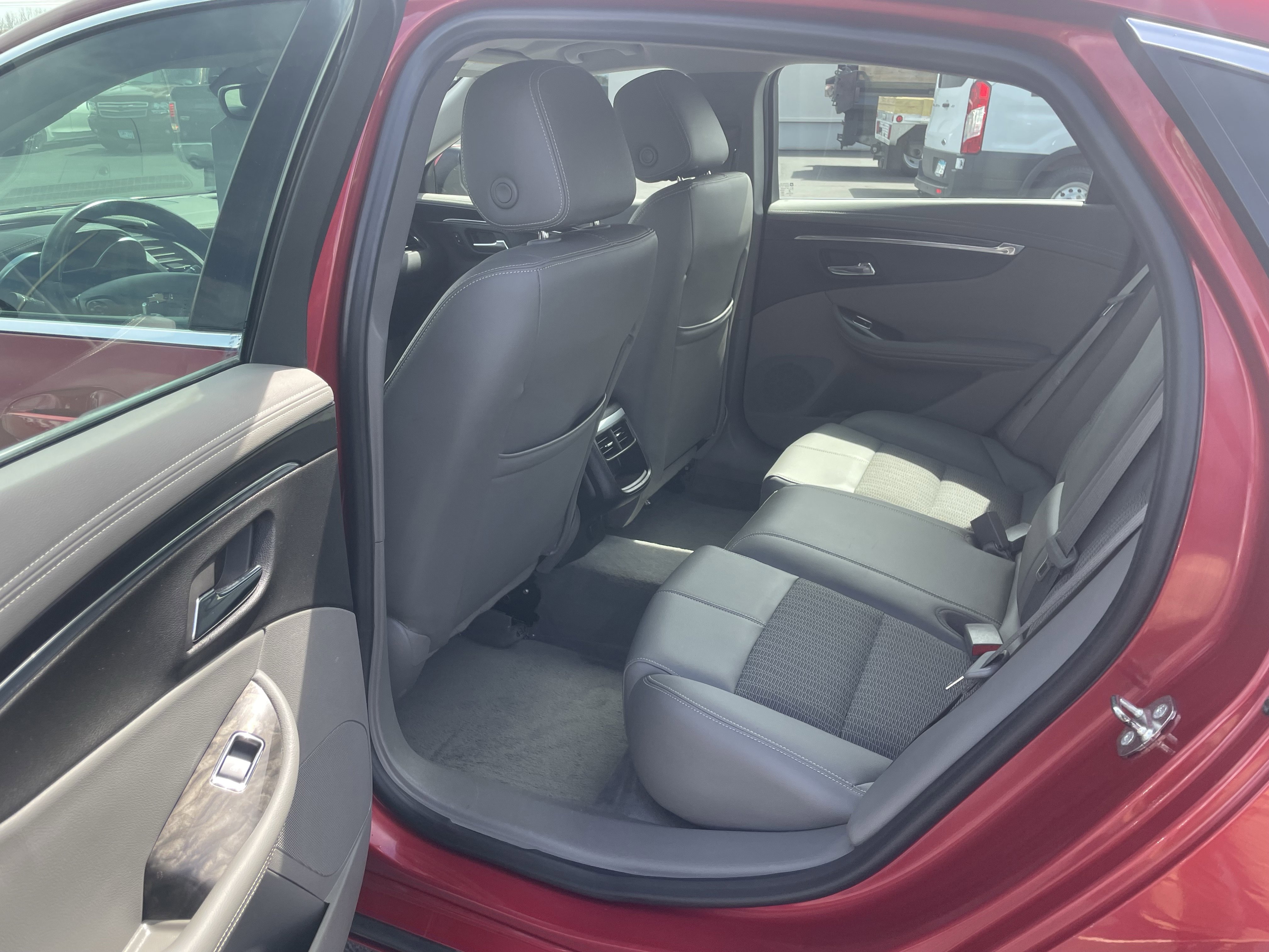 Used 2015 Chevrolet Impala LT w/ Convenience Package FWD image 26