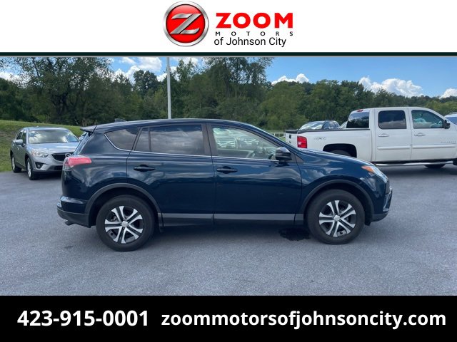 Used 2018 Toyota RAV4 LE image 1