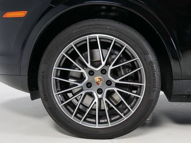 Certified 2023 Porsche Cayenne AWD/4WD image 33