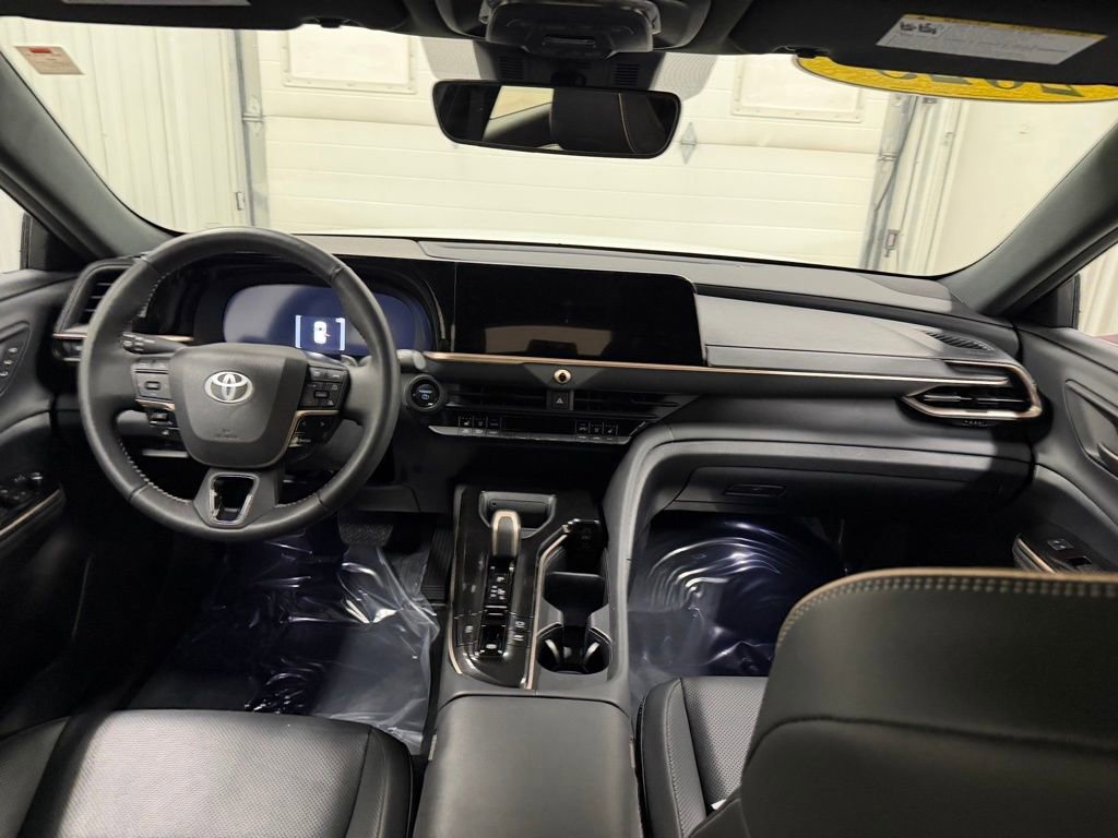 Used 2025 Toyota Crown Signia XLE image 23