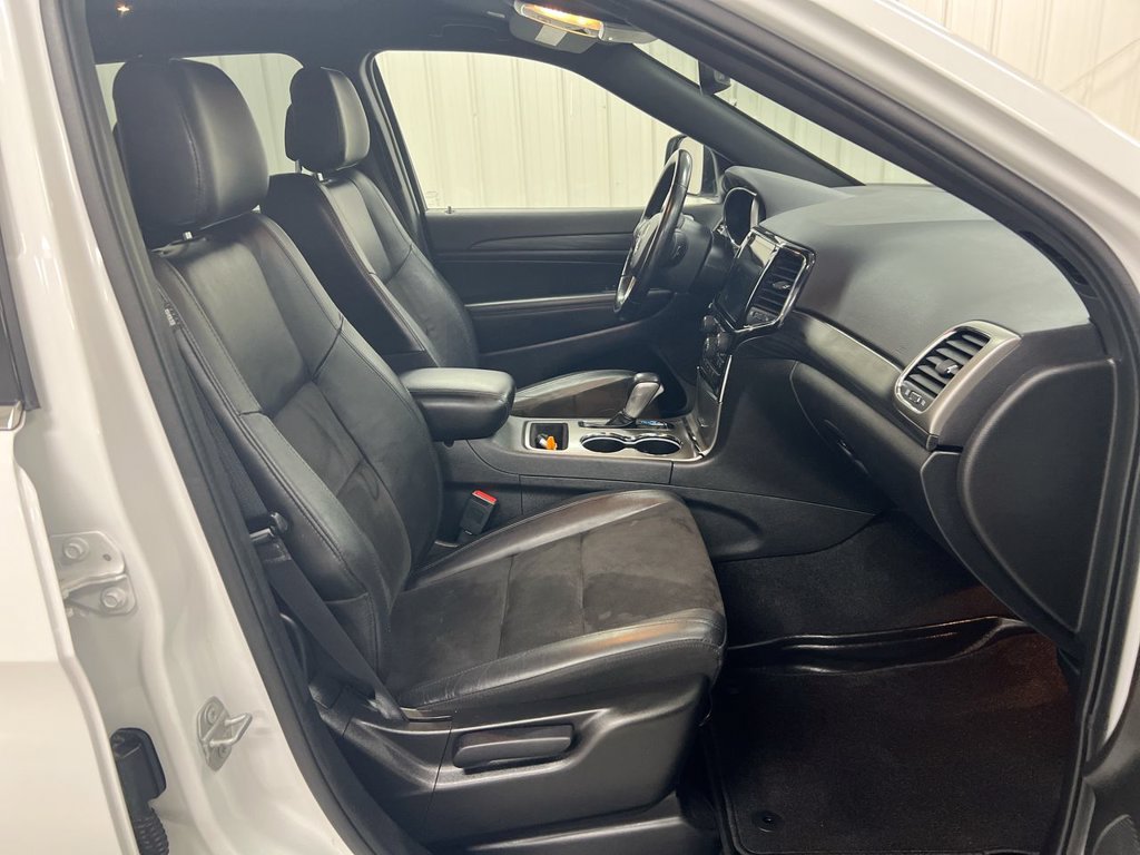 Used 2022 Jeep Grand Cherokee Laredo X AWD/4WD image 22