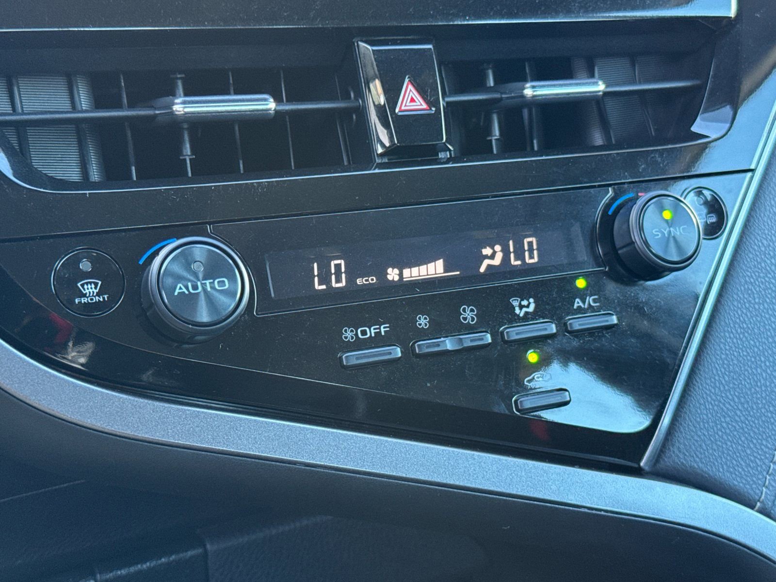 Used 2024 Toyota Camry SE image 19