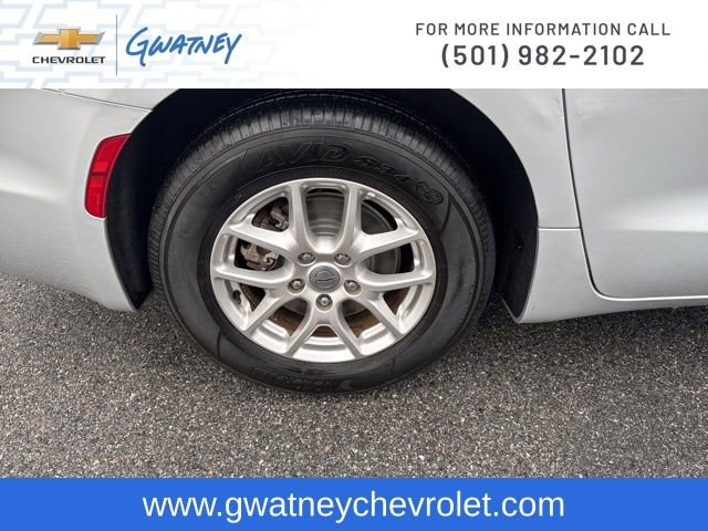 Used 2024 Chrysler Pacifica Touring-L image 11