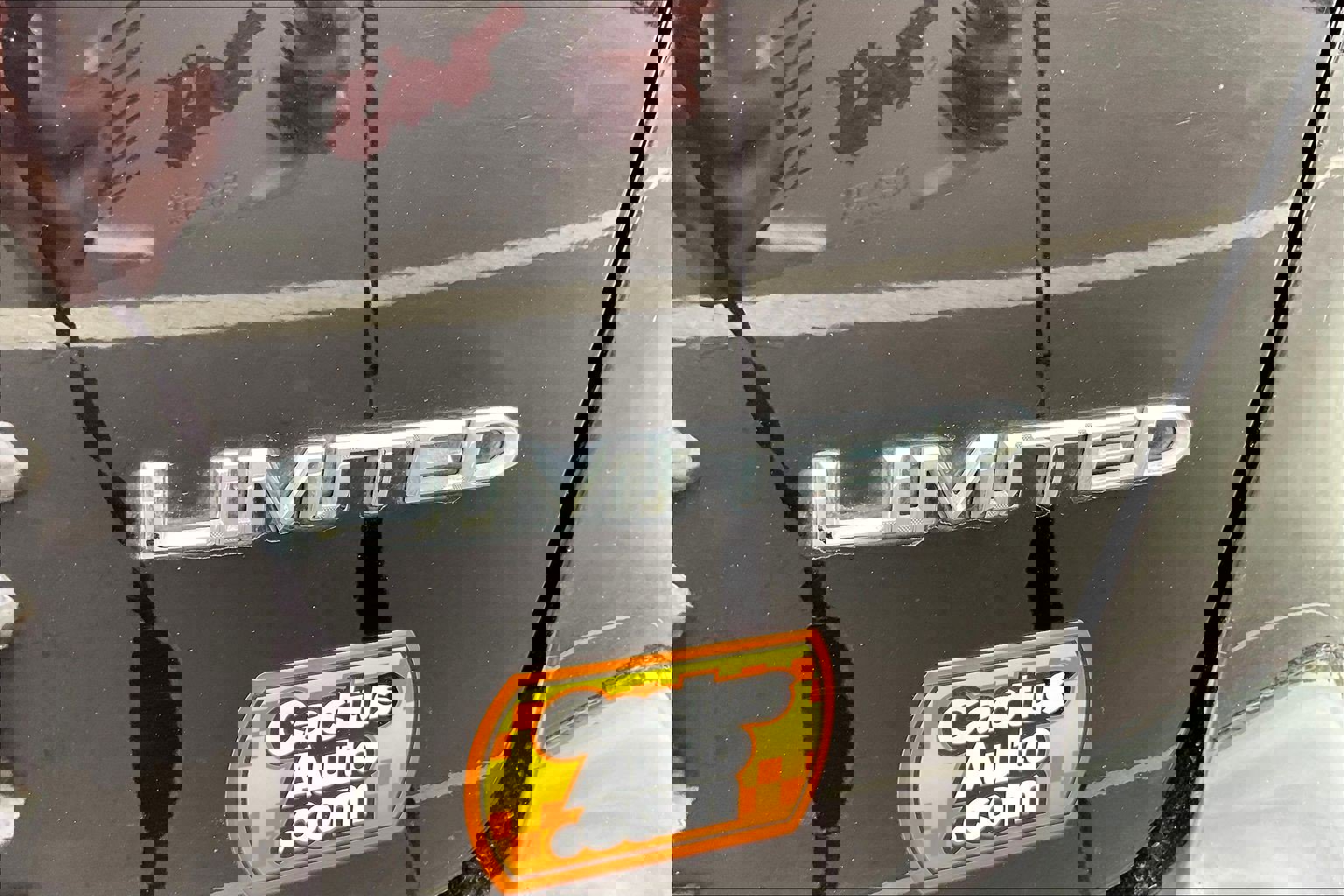 Used 2019 Chrysler Pacifica Limited w/ Advanced Safetytec Group FWD image 17