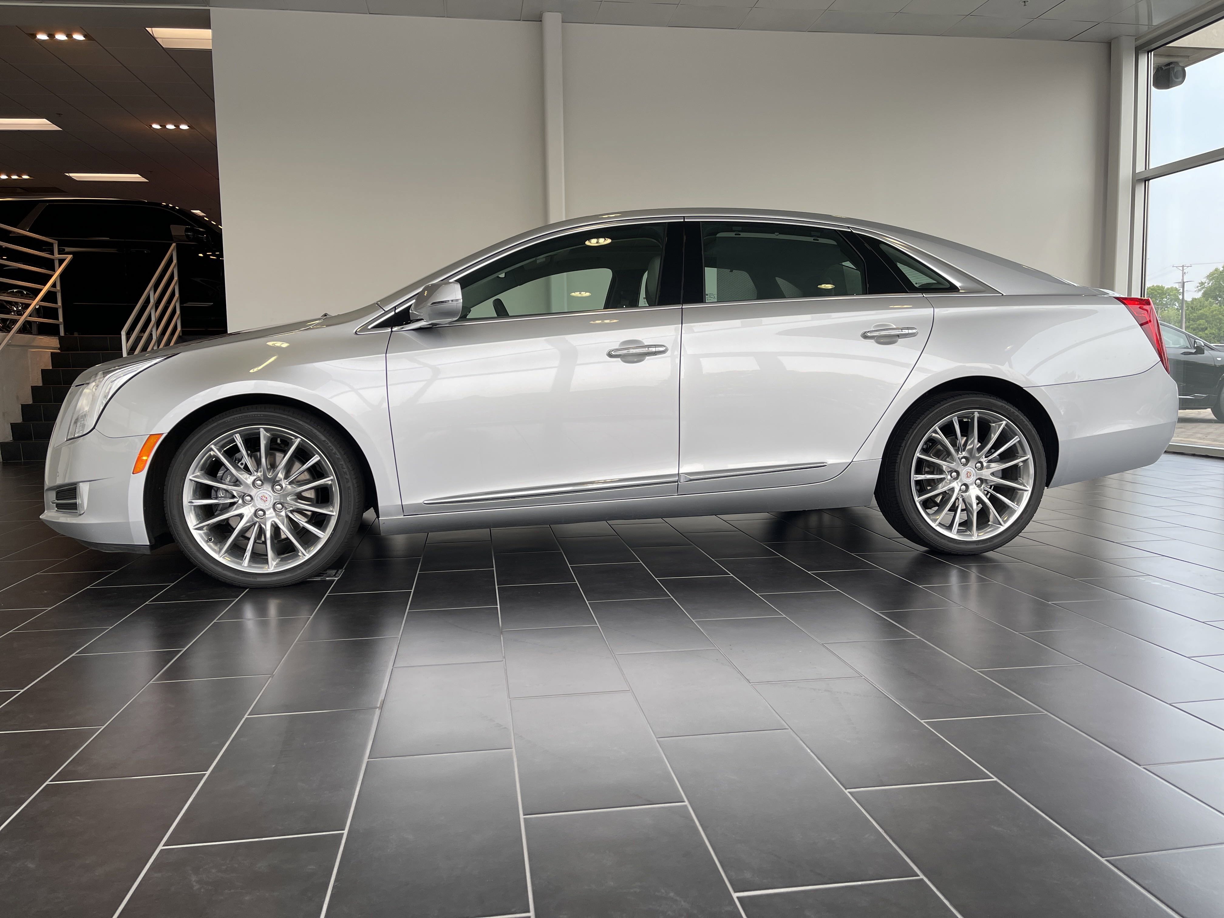 Used 2013 Cadillac XTS Platinum image 2