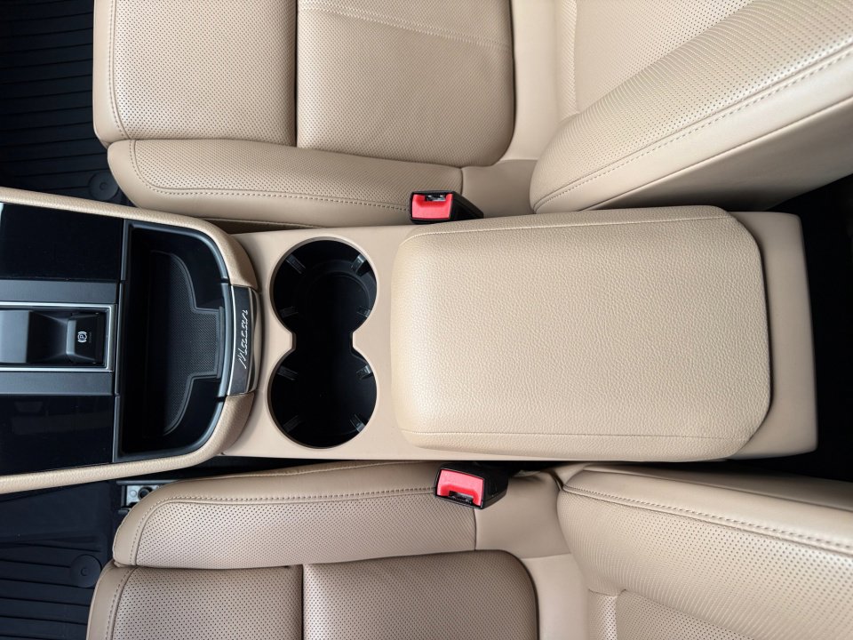 Certified 2024 Porsche Macan image 18