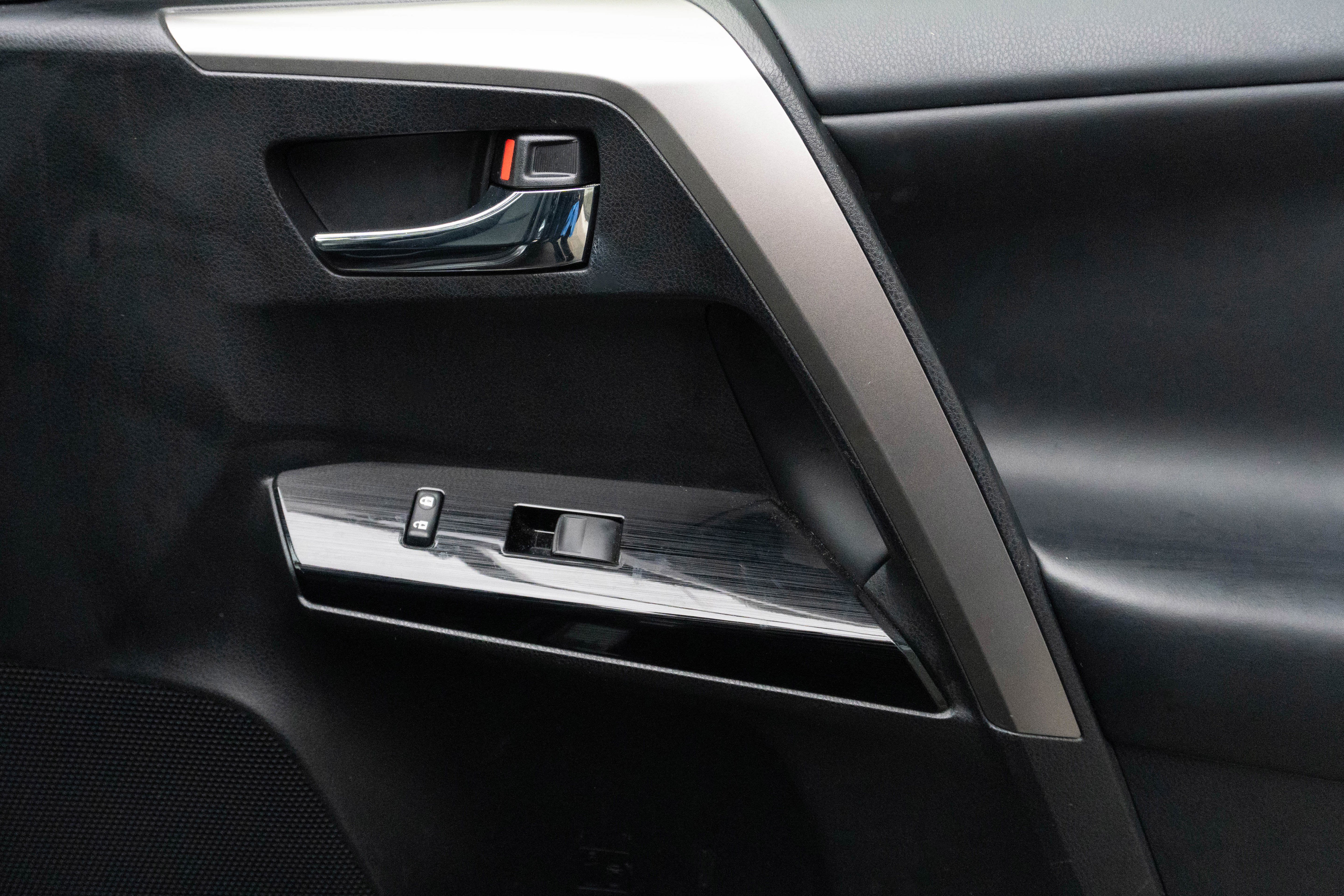 Used 2018 Toyota RAV4 Limited image 31