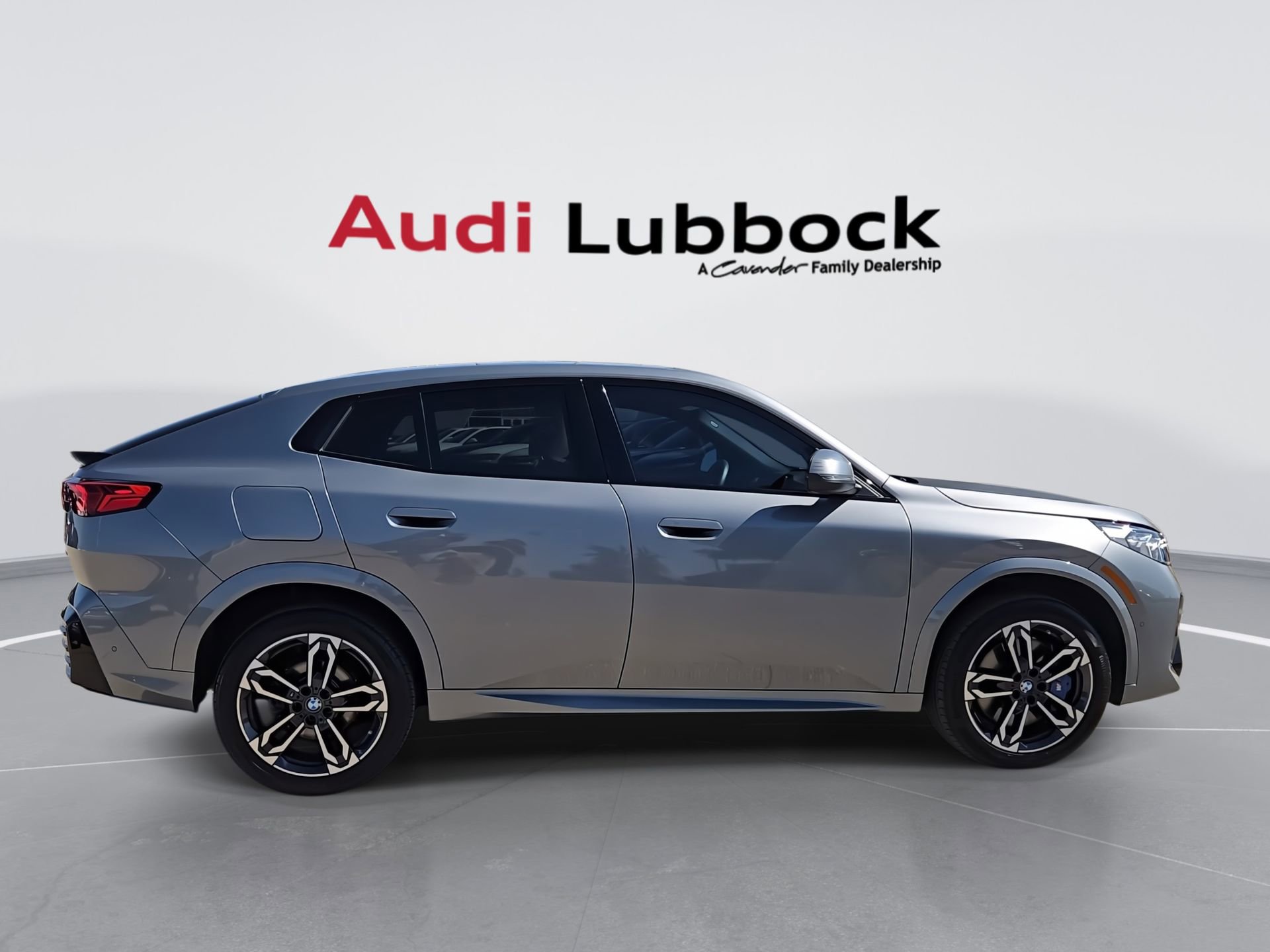 Used 2026 BMW X2 xDrive28i AWD/4WD image 9