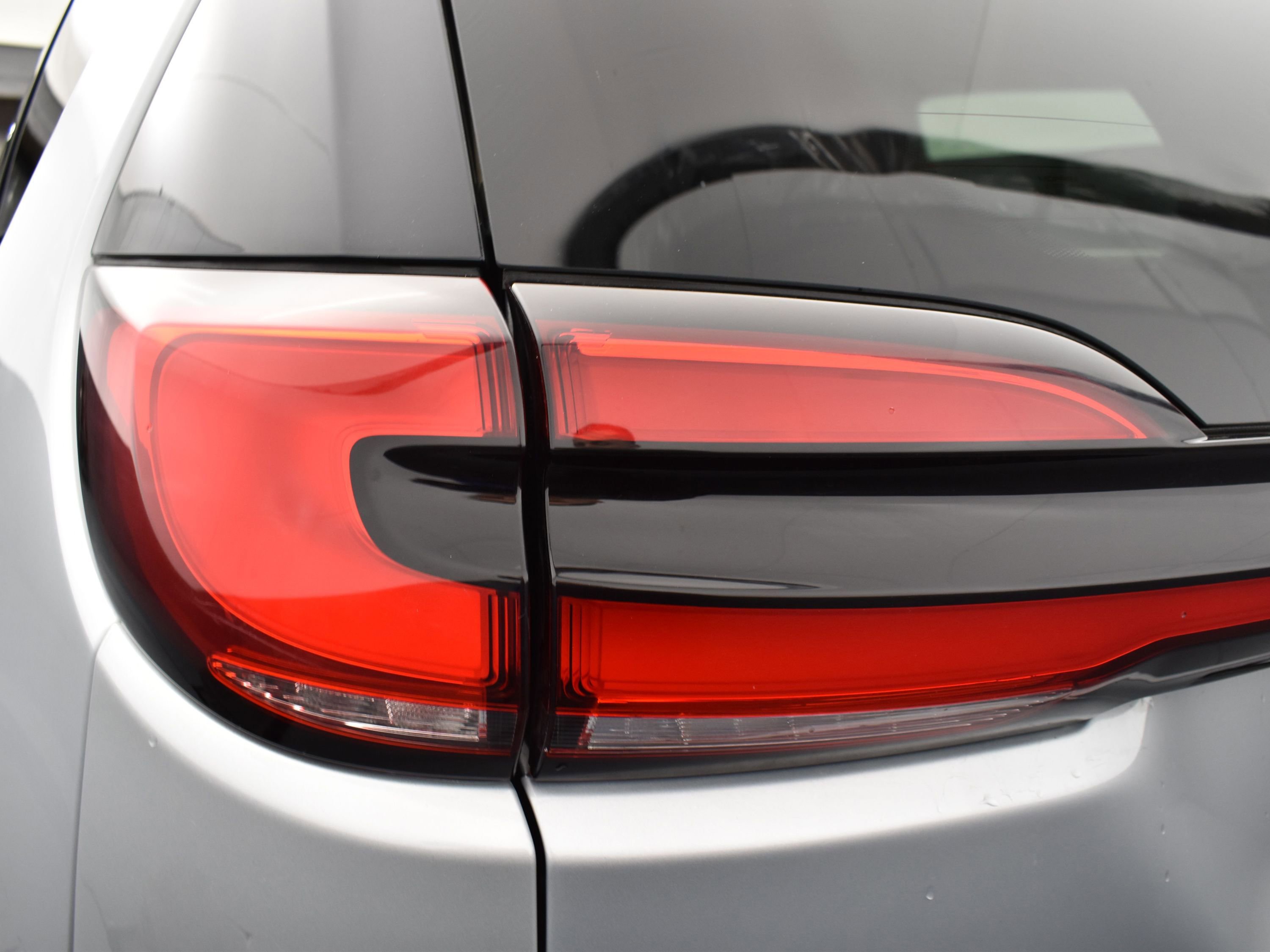 Used 2023 Chrysler Pacifica Touring-L image 8