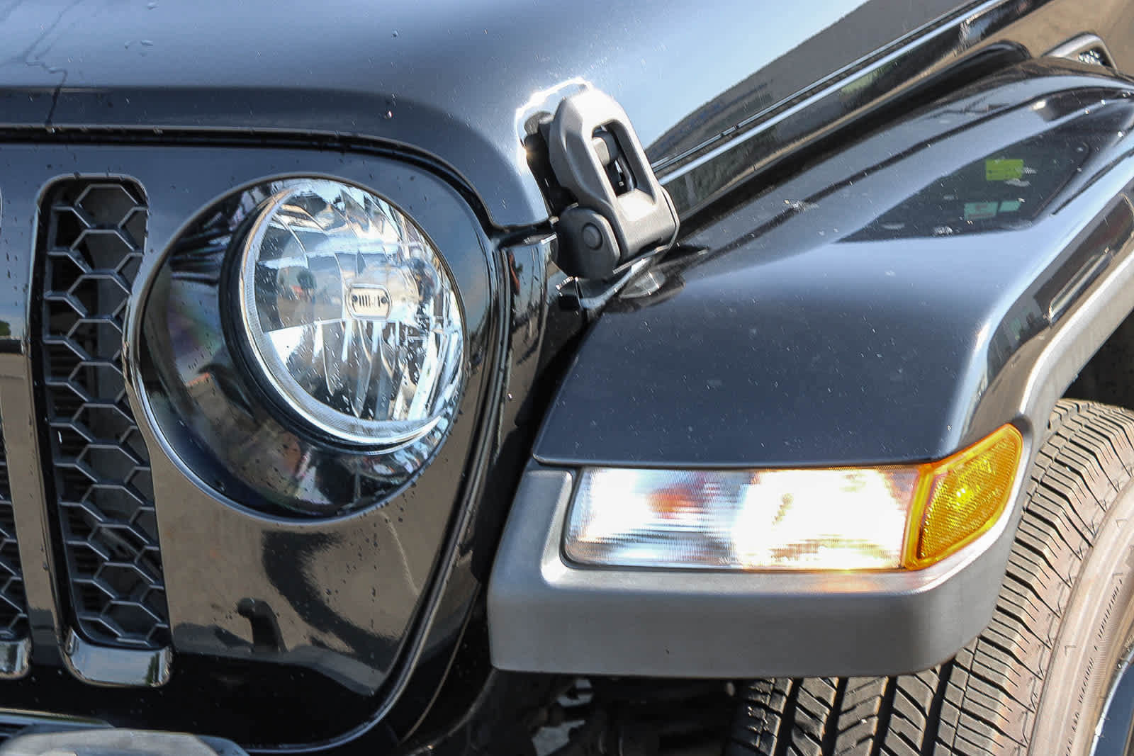 Used 2021 Jeep Gladiator Sport image 10