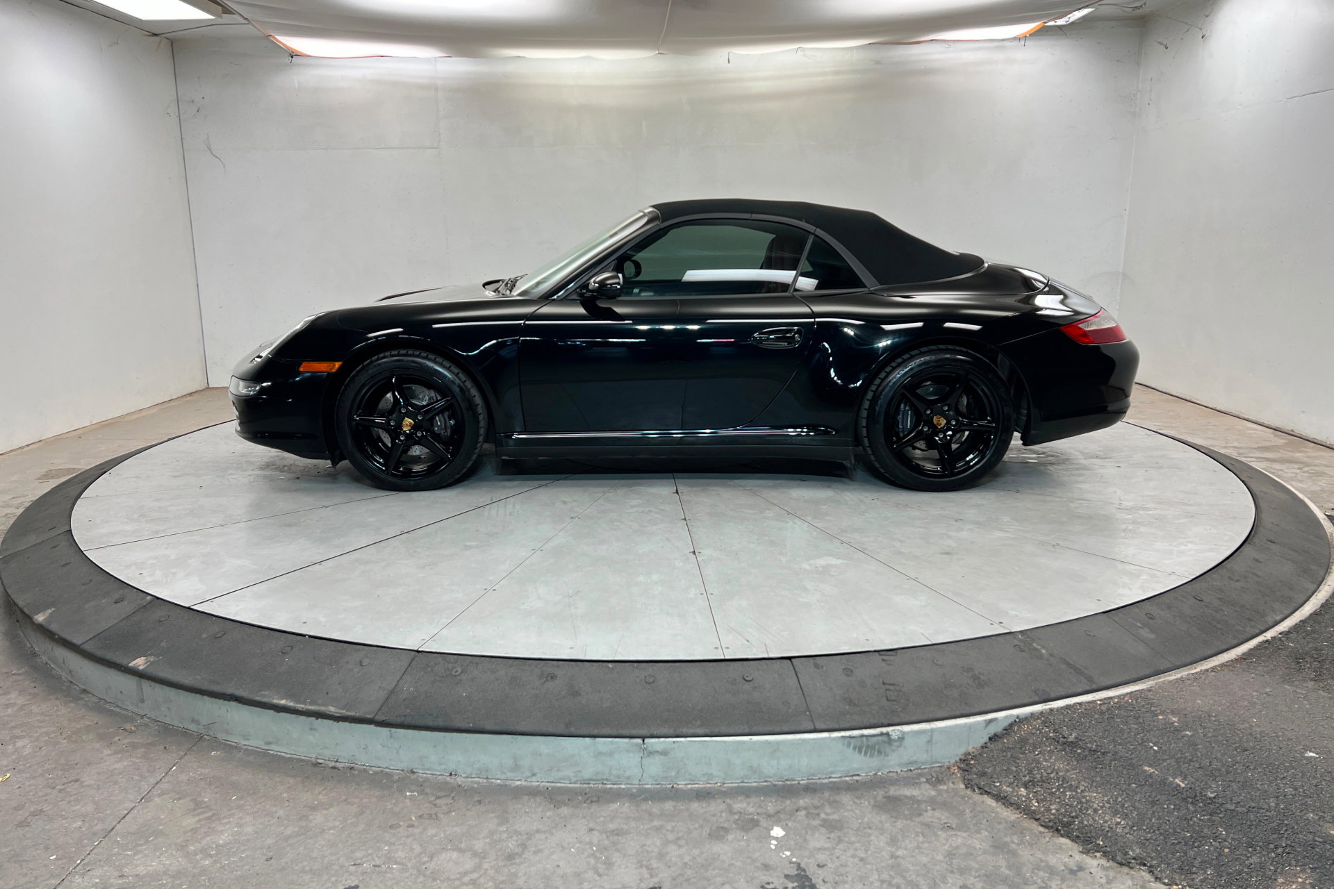 Used 2006 Porsche 911 Cabriolet image 2