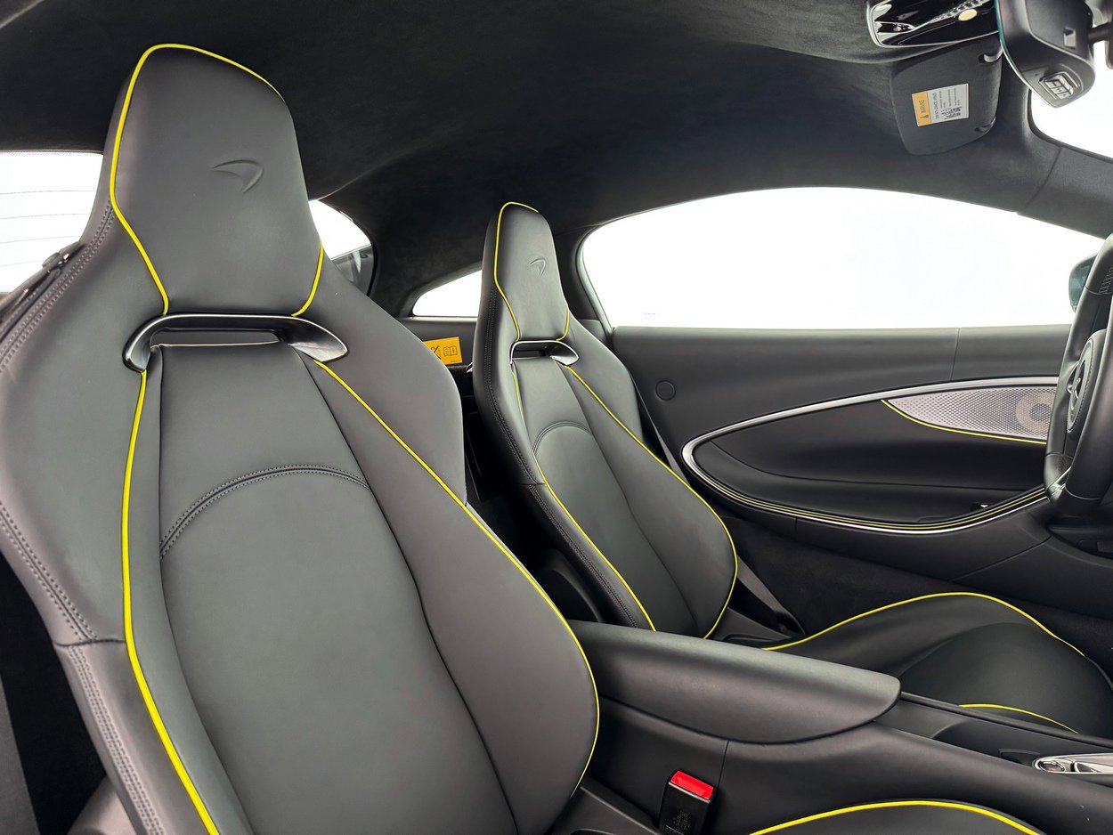 Used 2023 McLaren Artura image 25