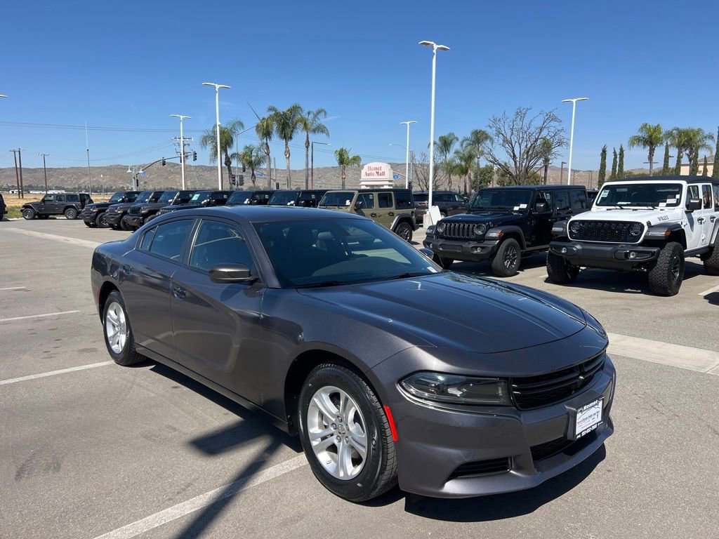 Used 2022 Dodge Charger SXT image 2