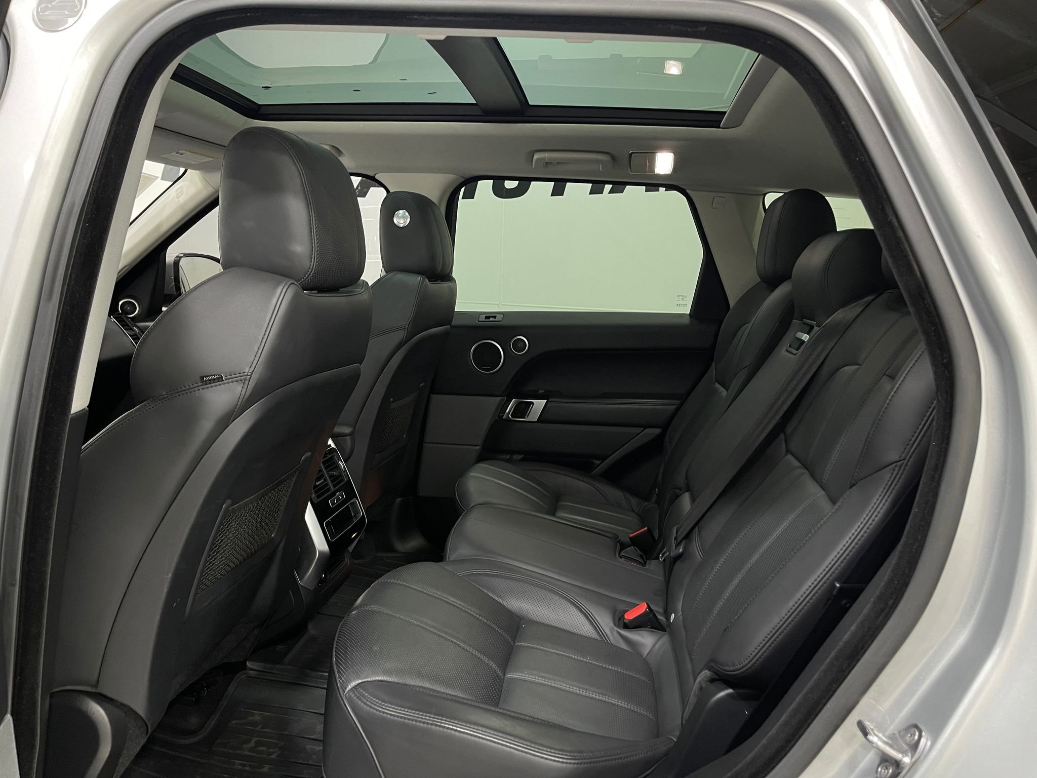 Used 2017 Land Rover Range Rover Sport HSE image 30