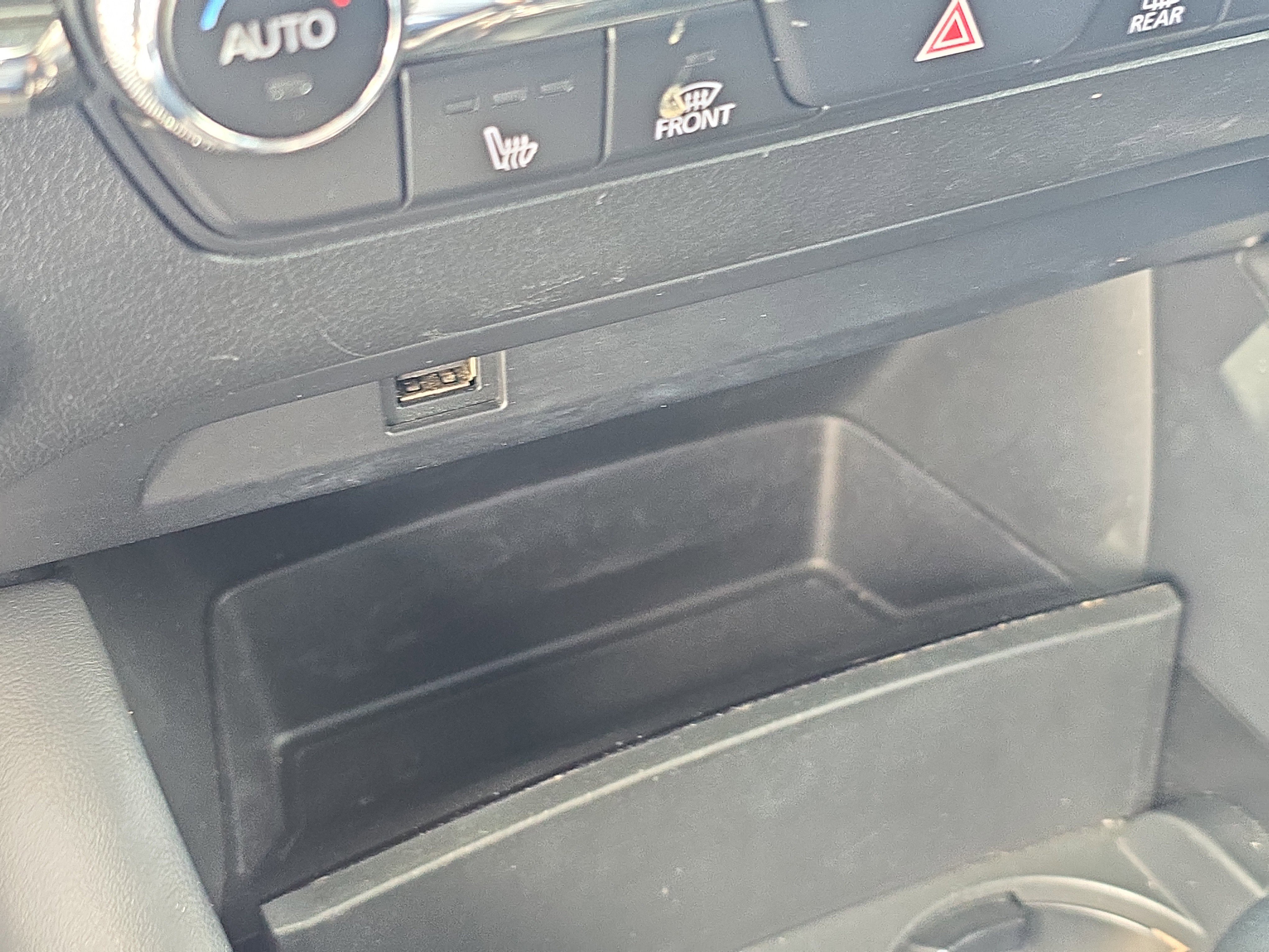 Used 2019 MAZDA MAZDA3 Hatchback w/ Premium Package image 23