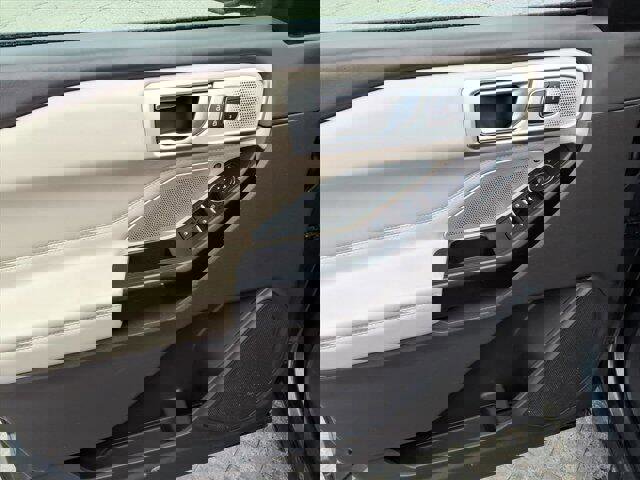 Used 2020 Ford Explorer Platinum w/ Premium Technology Package image 11