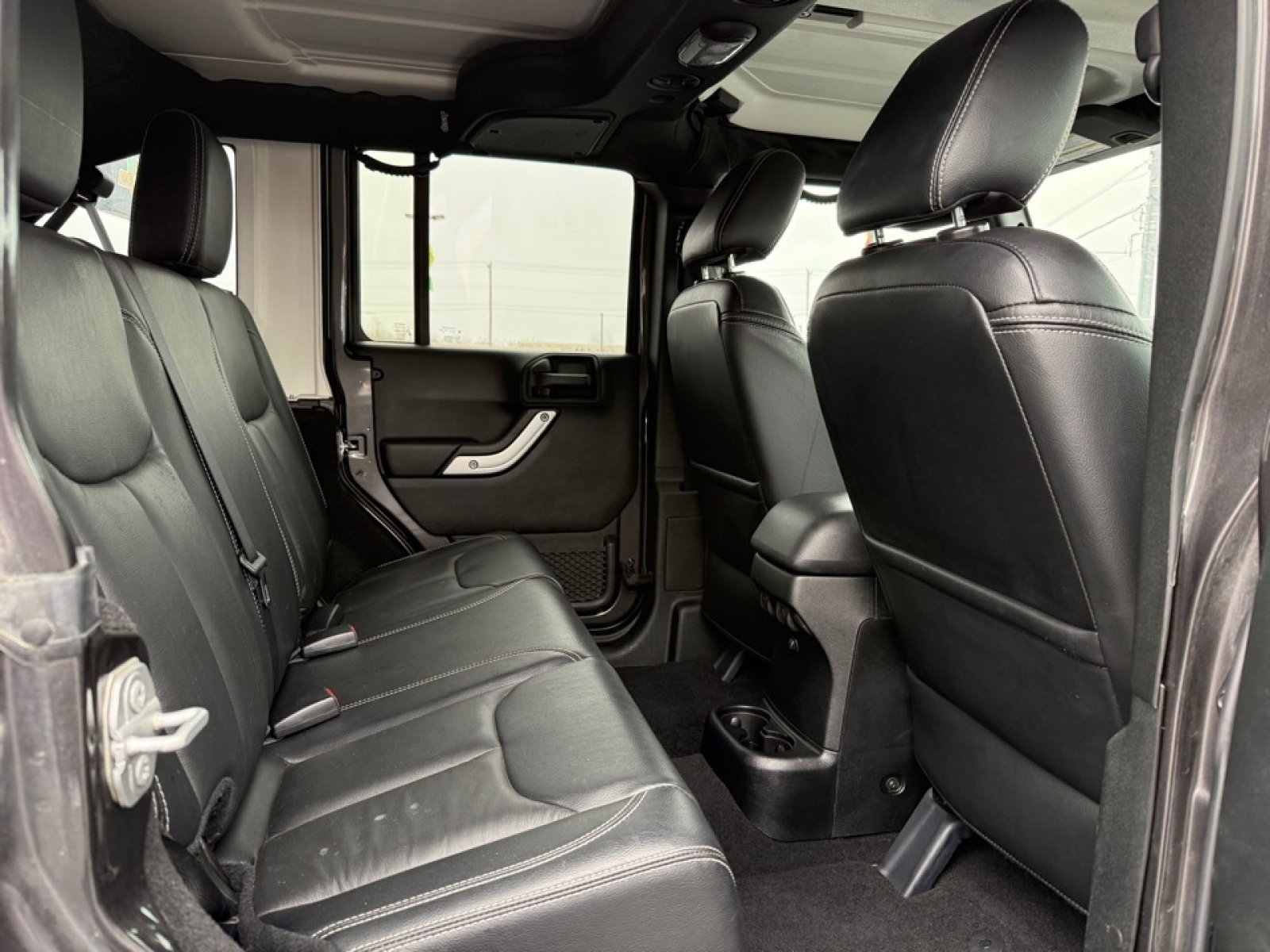 Used 2018 Jeep Wrangler Unlimited Sahara w/ Connectivity Group image 24