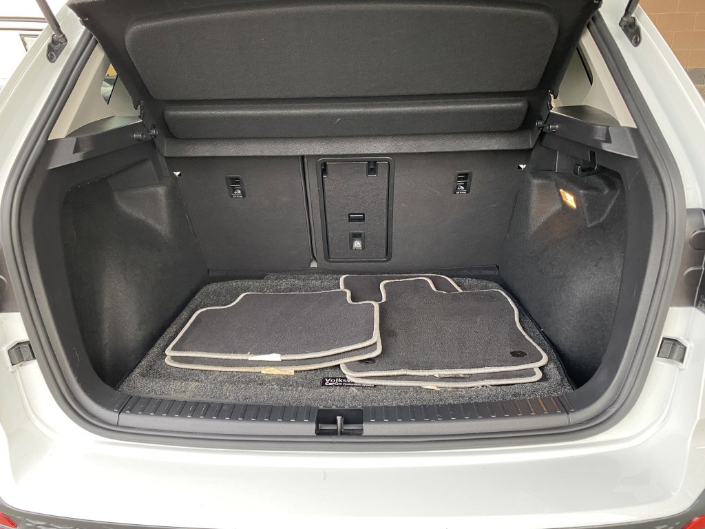 Used 2022 Volkswagen Taos SE w/ Panoramic Sunroof Package image 17