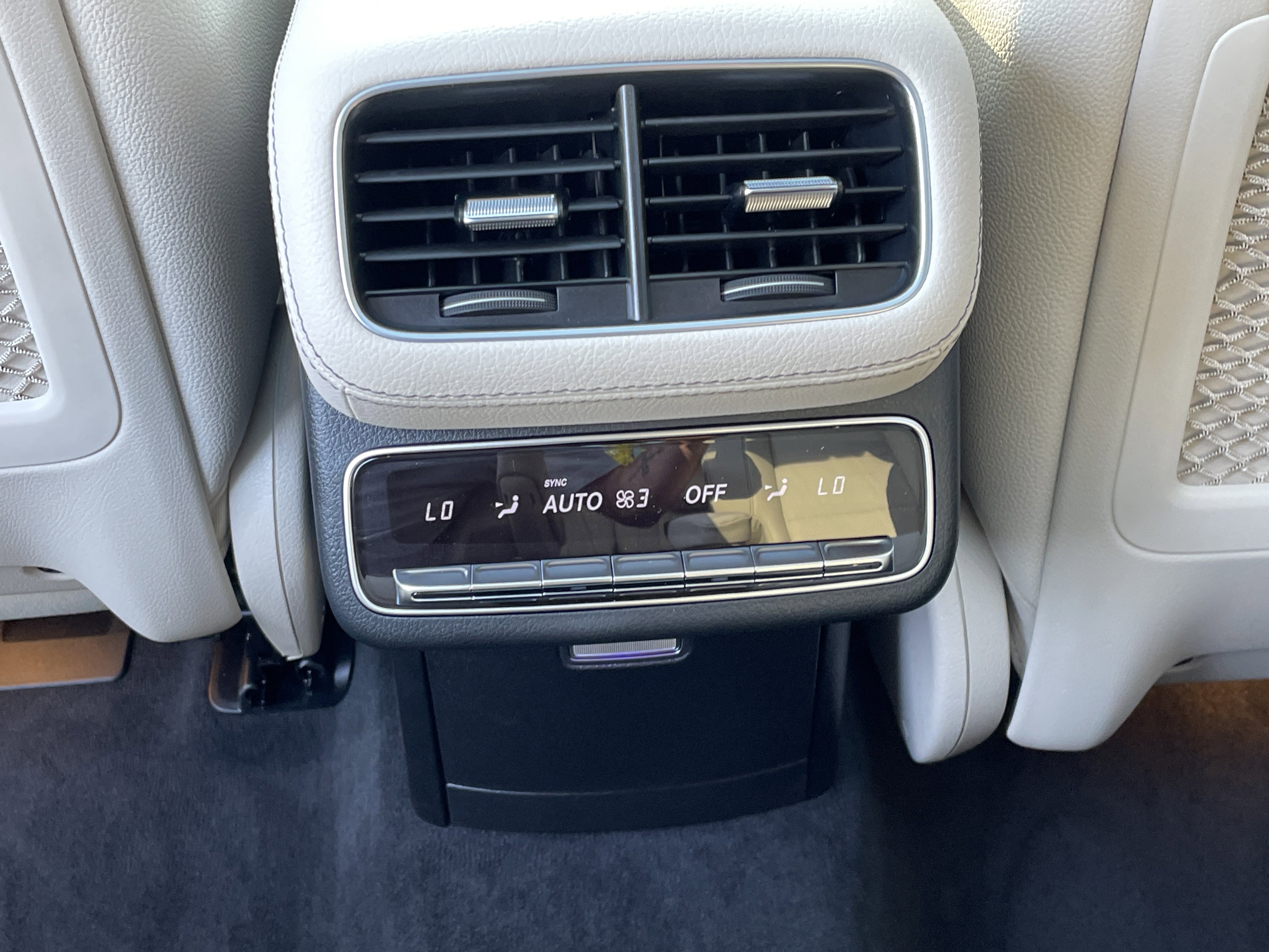 New 2026 Mercedes-Benz GLS 450 4MATIC image 39