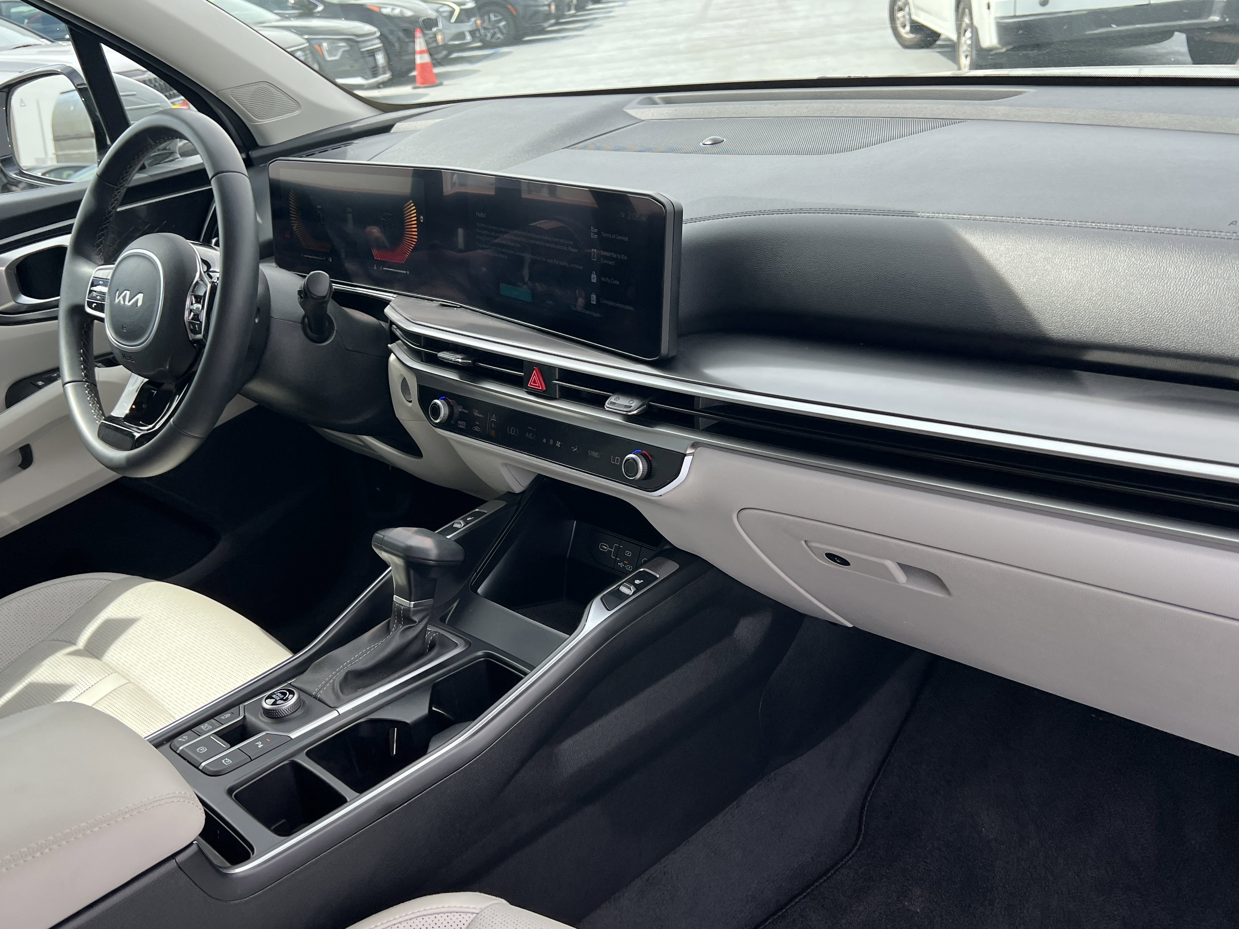 Certified 2025 Kia Sorento S image 16