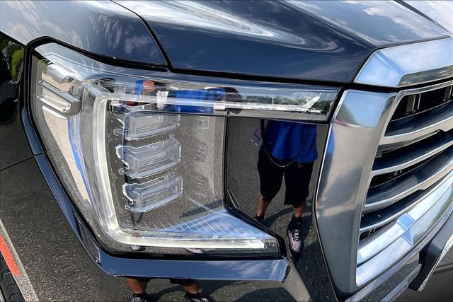 Used 2023 GMC Yukon AT4 w/ AT4 Premium Plus Package AWD/4WD image 31