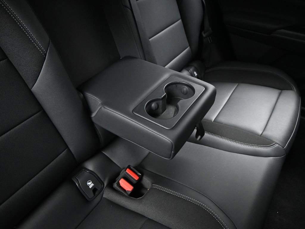 Used 2025 Chevrolet Equinox EV LT w/ Convenience Package image 31