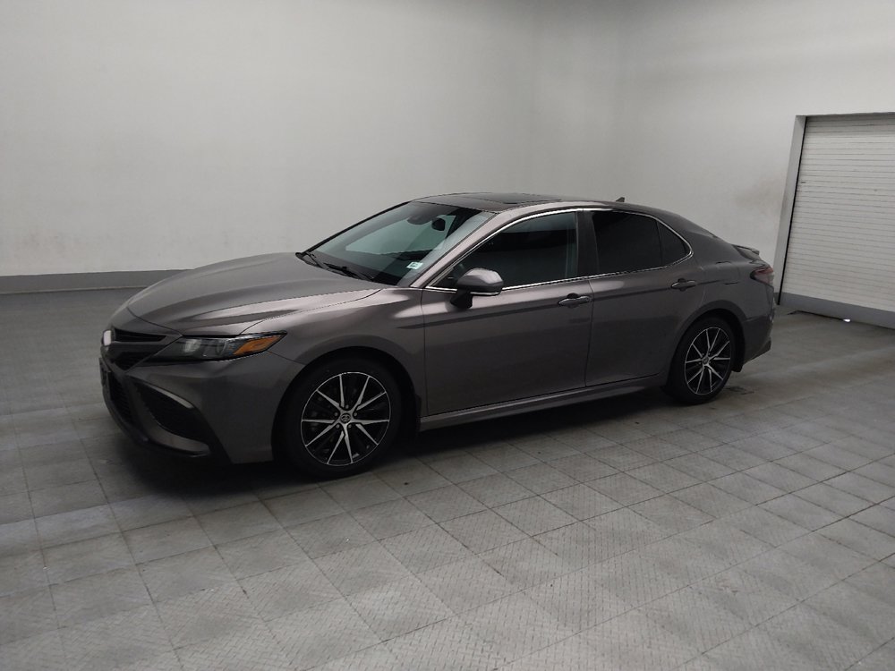 Used 2022 Toyota Camry SE image 2