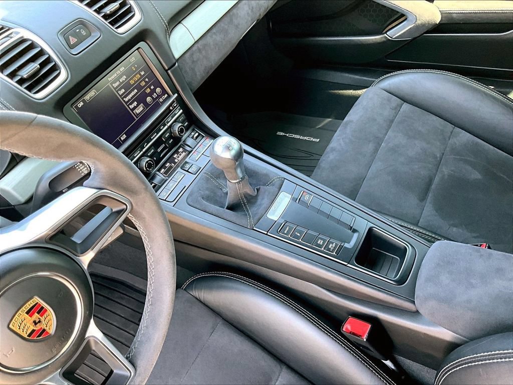 Certified 2016 Porsche Cayman GT4 RWD image 17