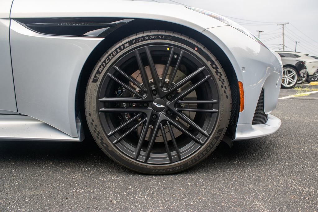 New 2025 Aston Martin DB12 Coupe image 4