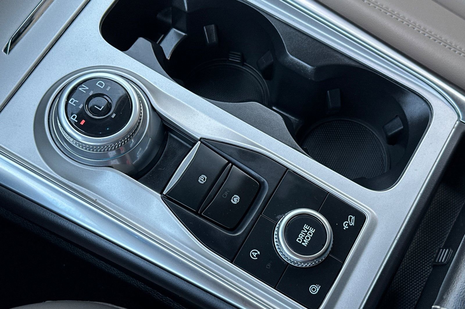 Used 2024 Ford Explorer XLT w/ Equipment Group 202A image 22