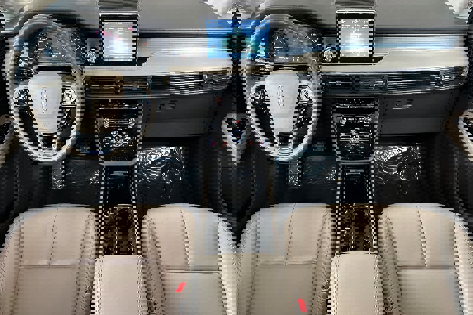 Used 2022 Lincoln Corsair FWD w/ Rear Removable Package Tray image 3