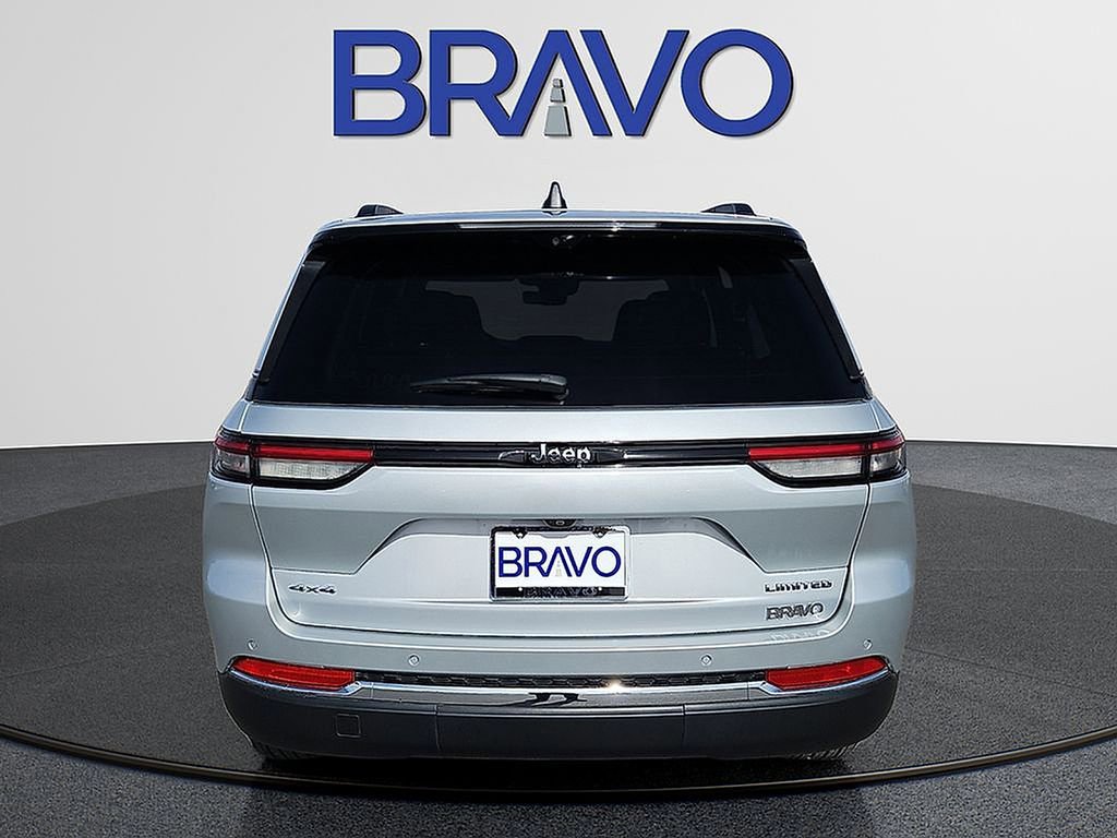 Used 2023 Jeep Grand Cherokee Limited w/ Luxury Tech Group II image 4