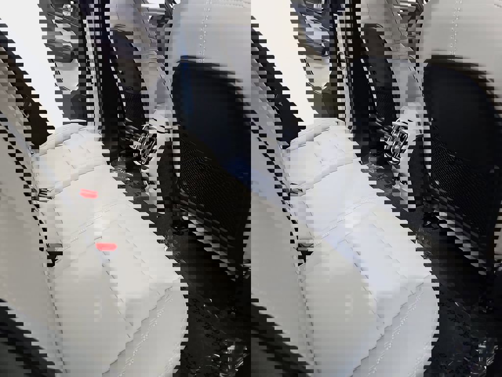 Used 2023 Volvo XC40 B5 Plus w/ Protection Package Premier image 13