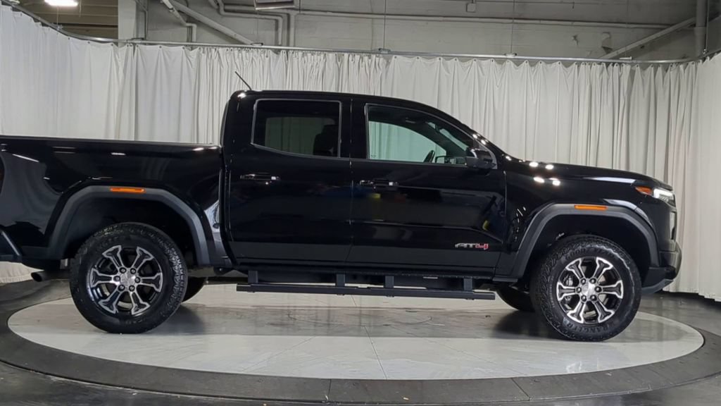 Used 2023 GMC Canyon AT4 w/ AT4 Premium Package AWD/4WD image 11