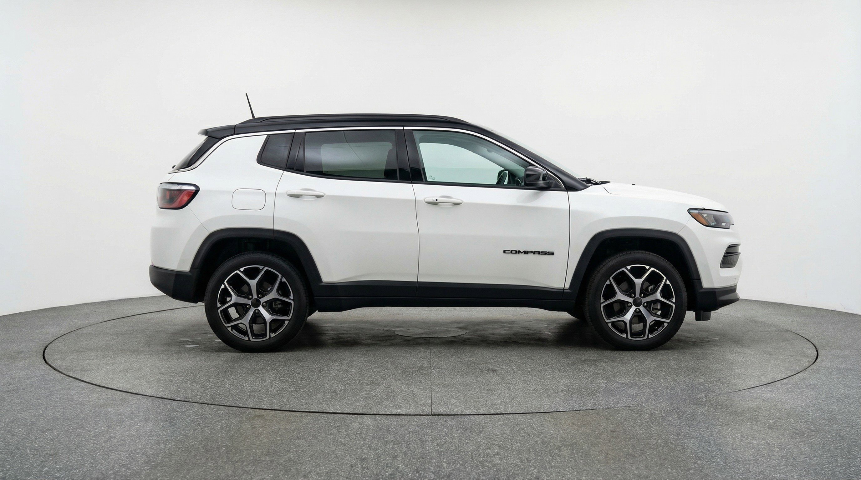 Used 2025 Jeep Compass Limited image 11