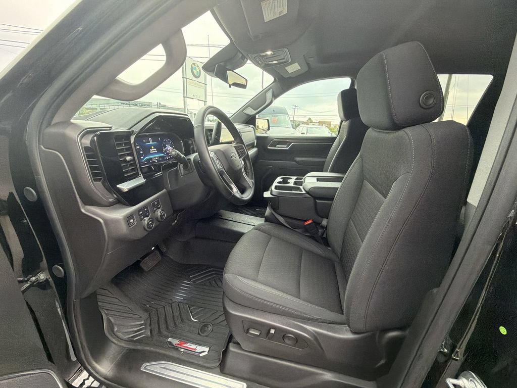 Used 2025 Chevrolet Silverado 1500 LT Trail Boss w/ Protection Package AWD/4WD image 10