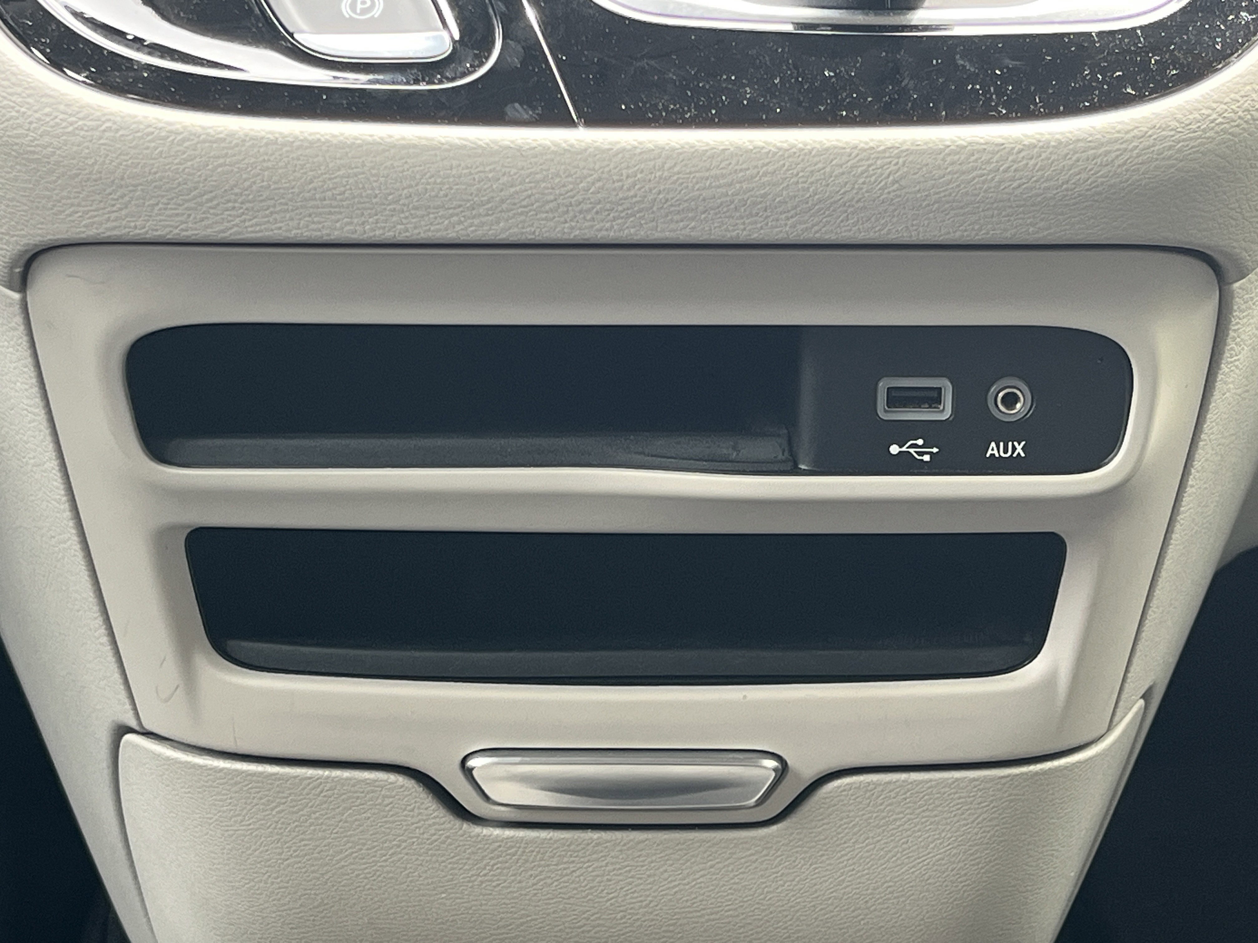 Used 2018 Chrysler Pacifica Touring-L w/ Advanced Safetytec Group image 6