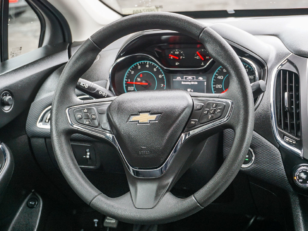 Used 2018 Chevrolet Cruze LT w/ Convenience Package FWD image 17