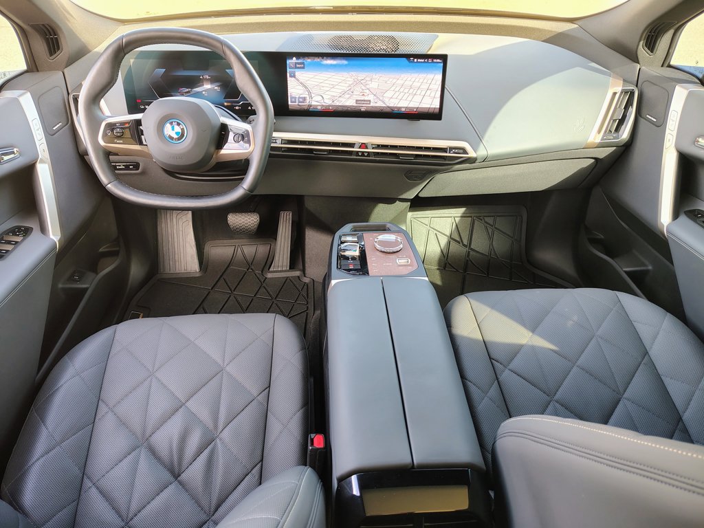 Used 2023 BMW iX xDrive50 w/ Ultimate Package 2 AWD/4WD image 34