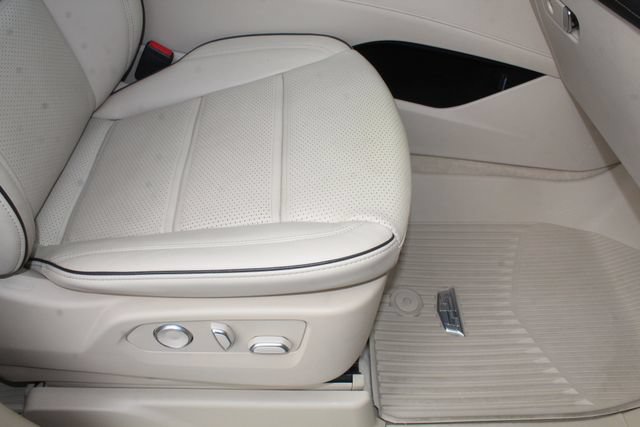 Used 2024 Cadillac Escalade Premium Luxury w/ Performance Package AWD/4WD image 17