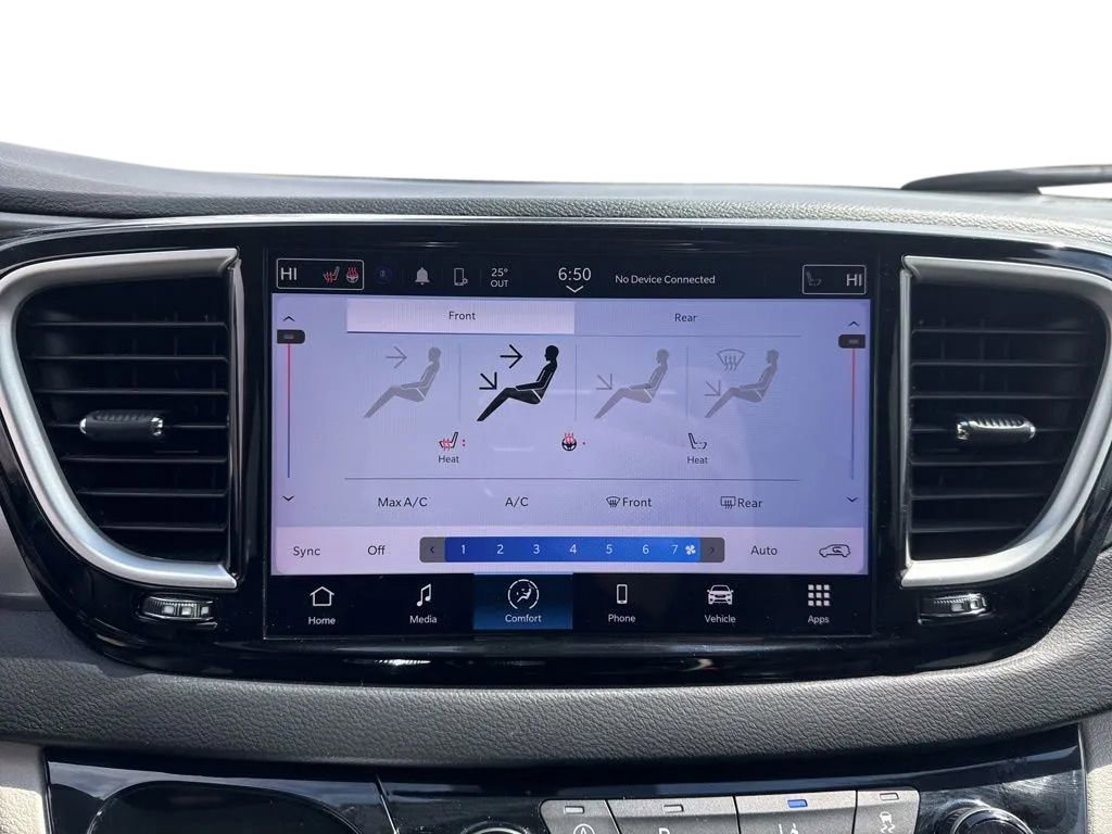 Used 2023 Chrysler Pacifica Touring-L image 27