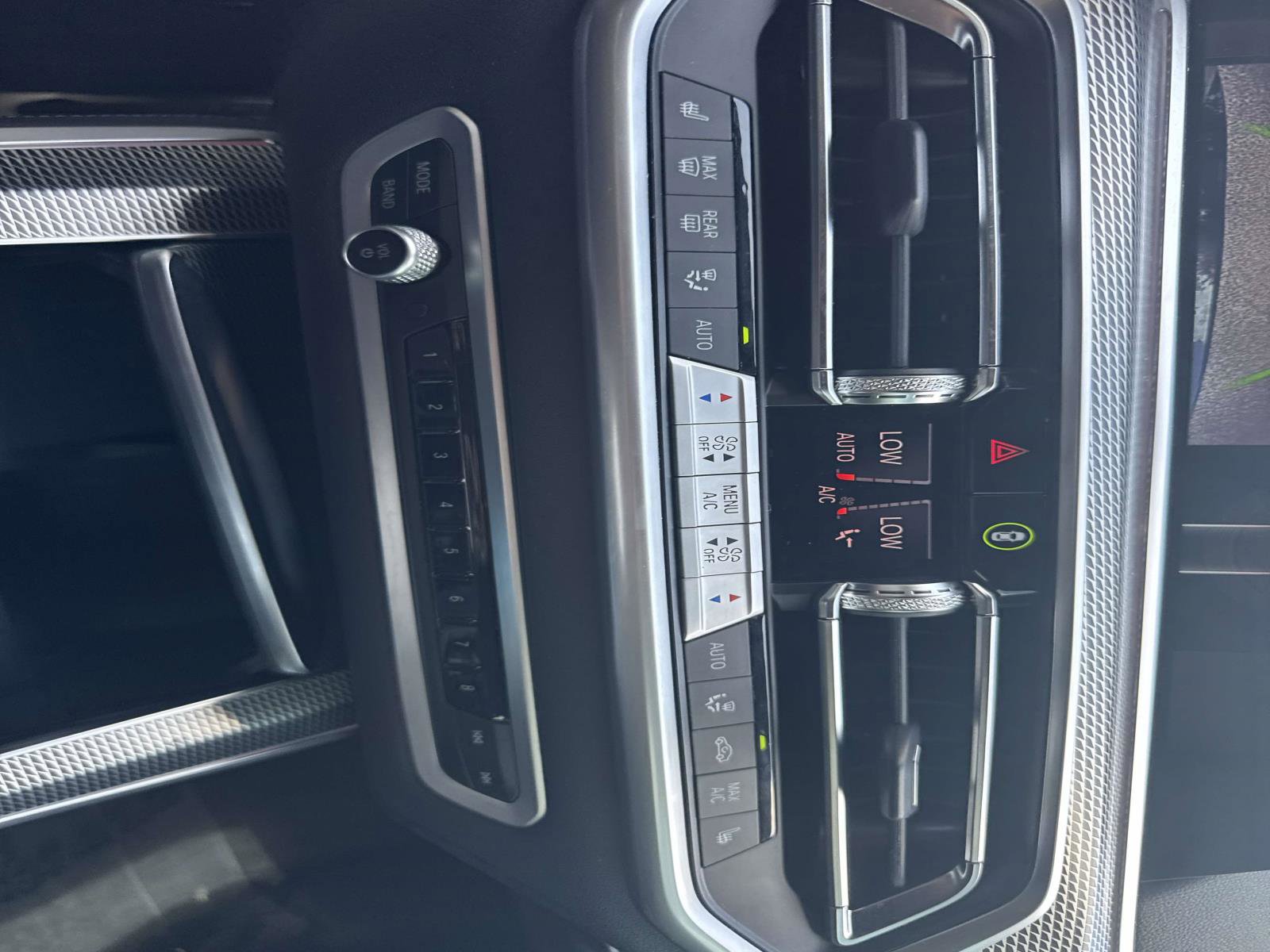 Used 2023 BMW X5 xDrive40i w/ M Sport Package image 25