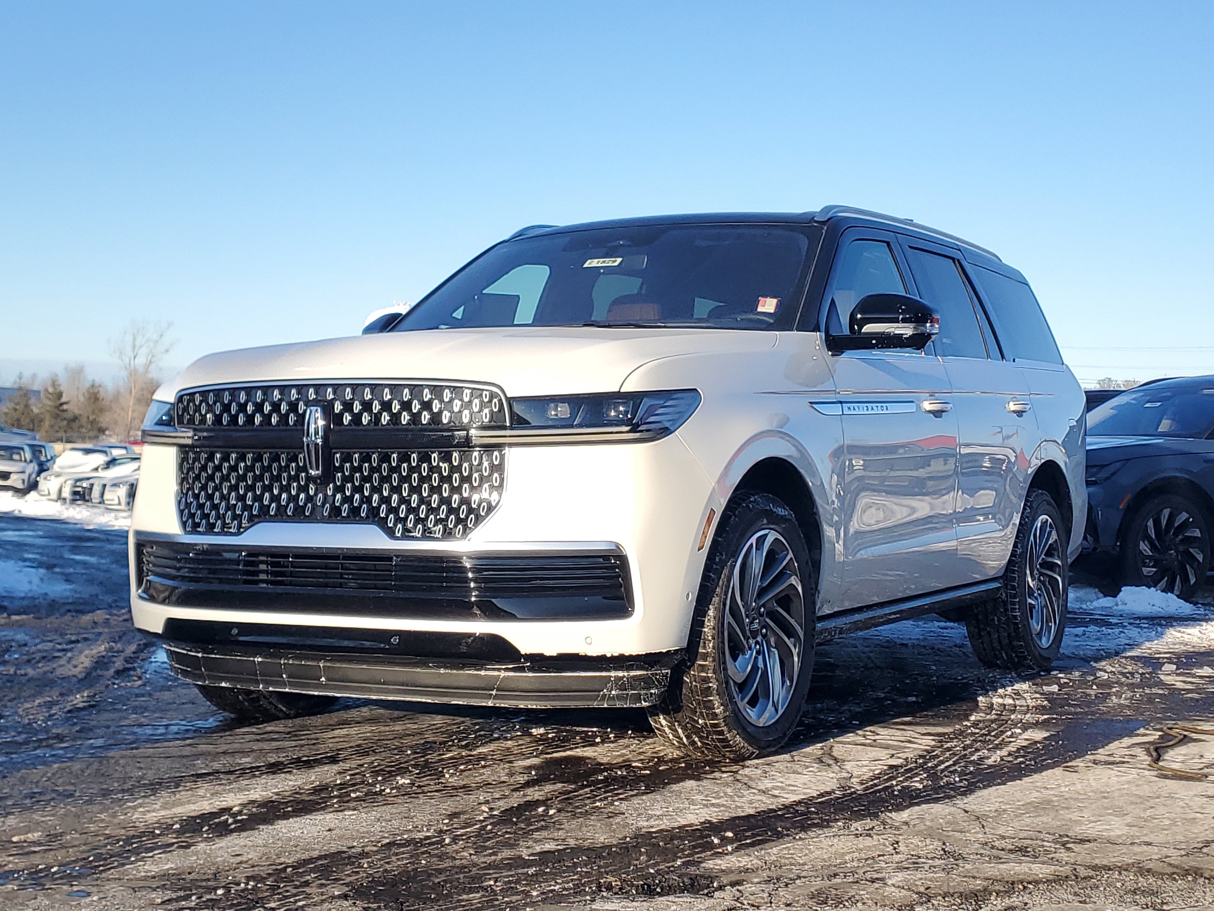 New 2025 Lincoln Navigator Reserve image 2