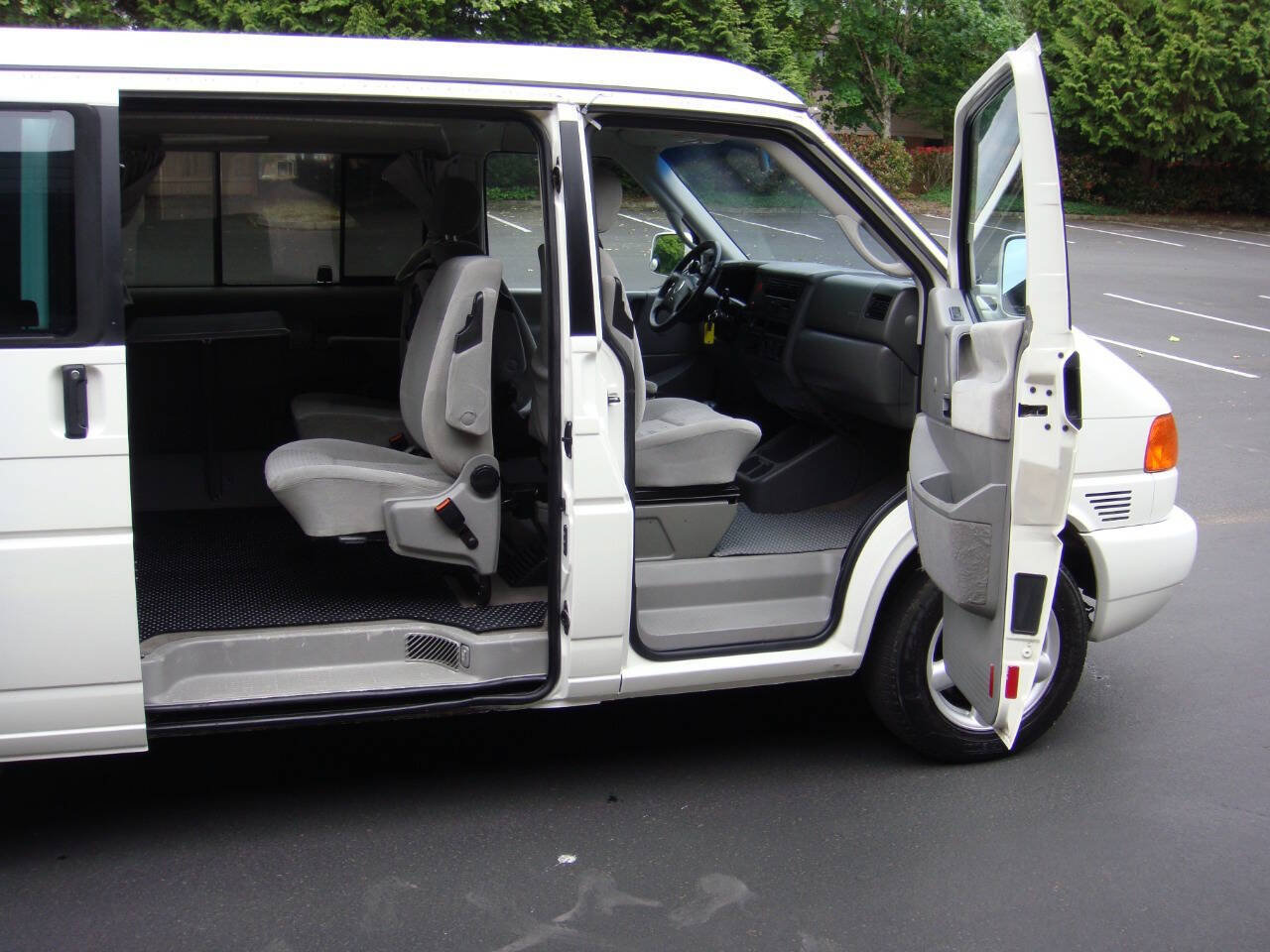 Used 2001 Volkswagen Eurovan FWD image 11