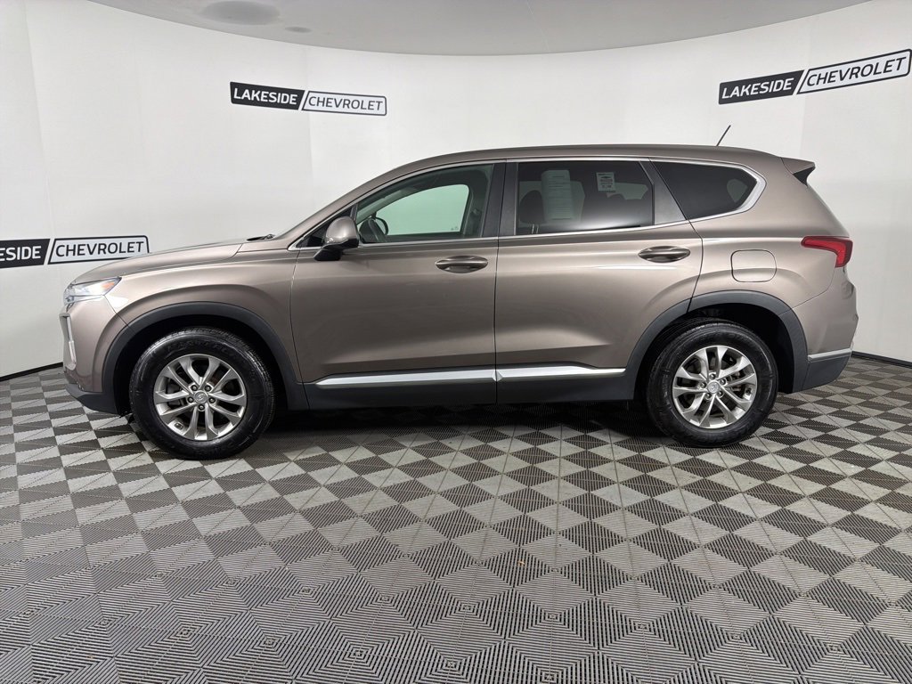 Used 2019 Hyundai Santa Fe SE image 2