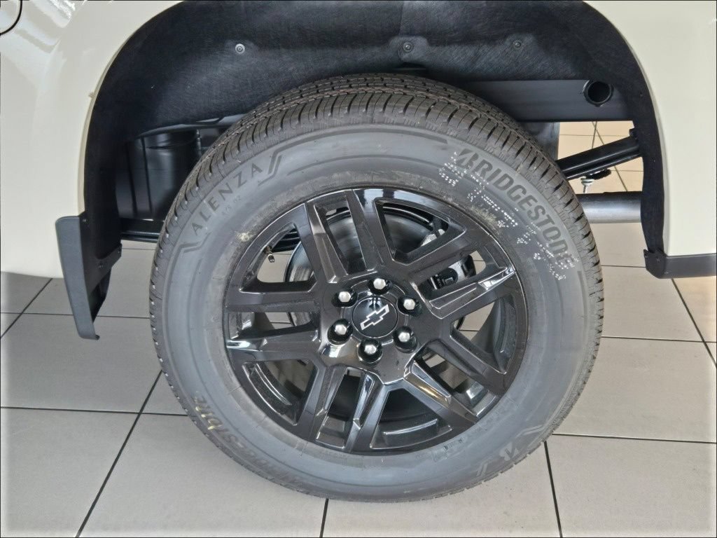 New 2026 Chevrolet Silverado 1500 RST w/ Dark Appearance Package AWD/4WD image 16