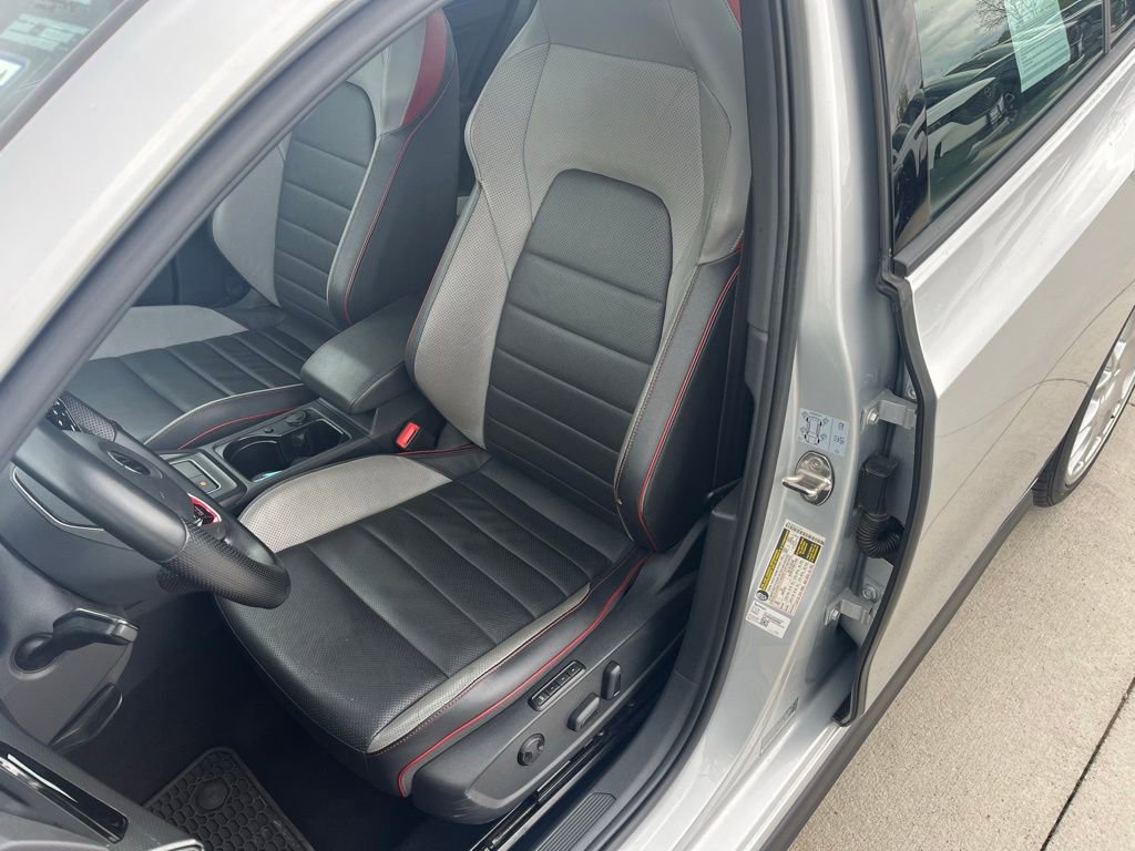 Used 2022 Volkswagen GTI SE FWD image 12