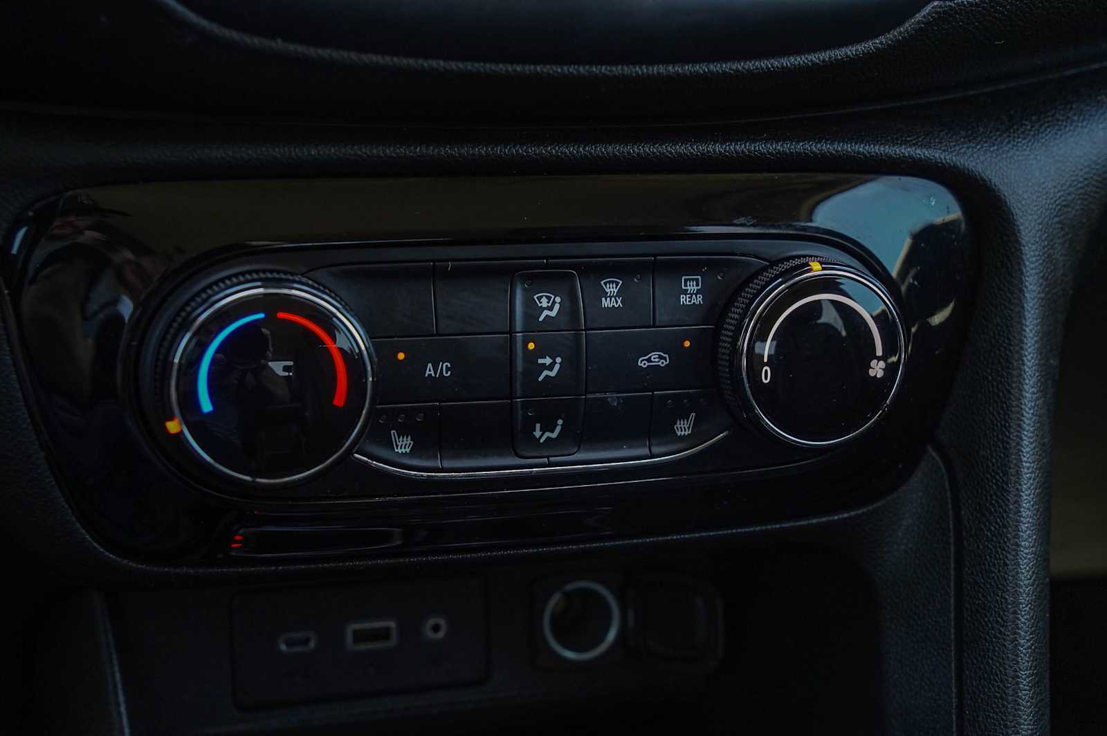 Used 2020 Buick Encore GX Preferred w/ Sport Touring Package FWD image 17