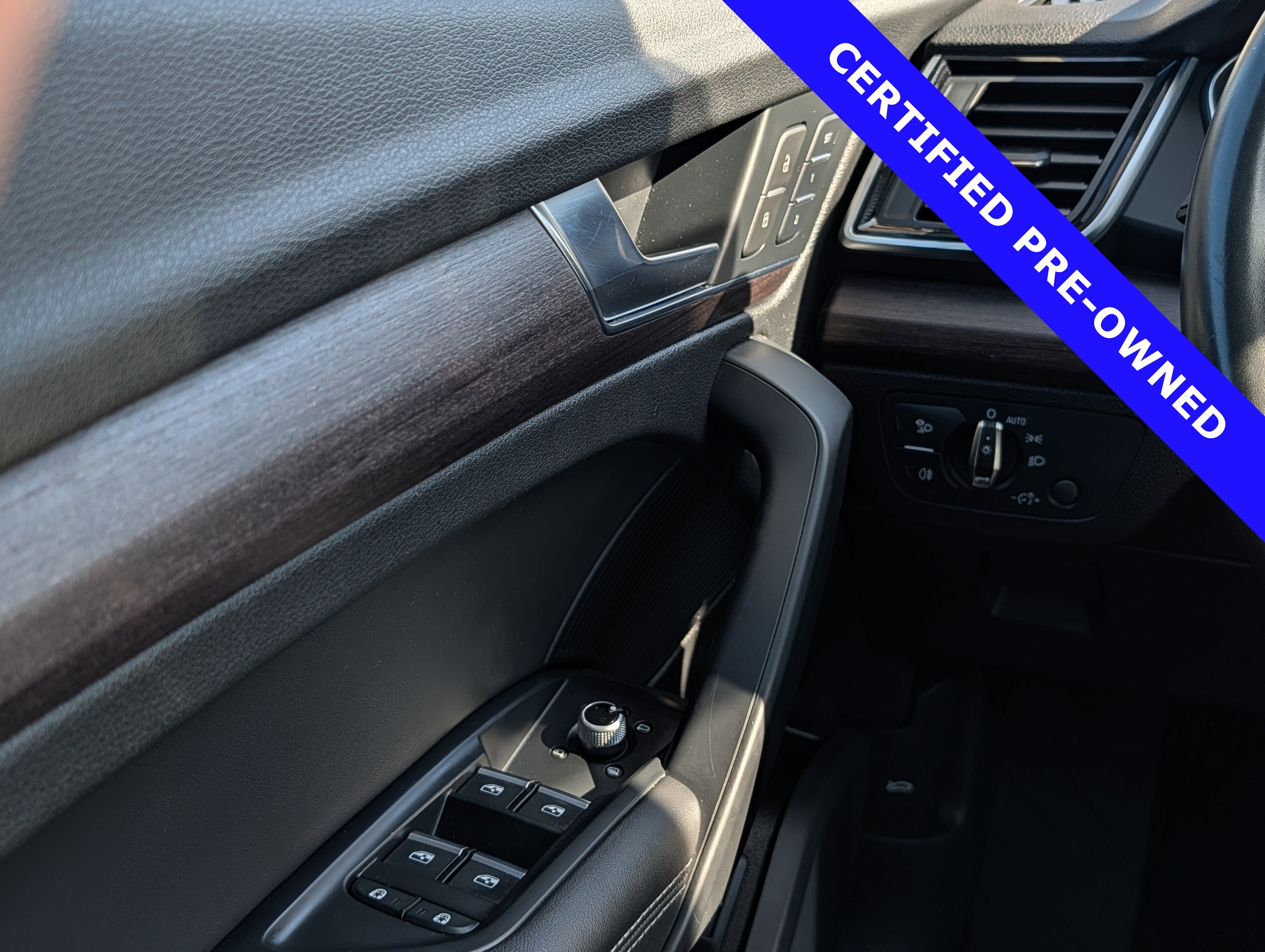 Used 2021 Audi Q5 2.0T Premium Plus w/ Premium Plus Package AWD/4WD image 25