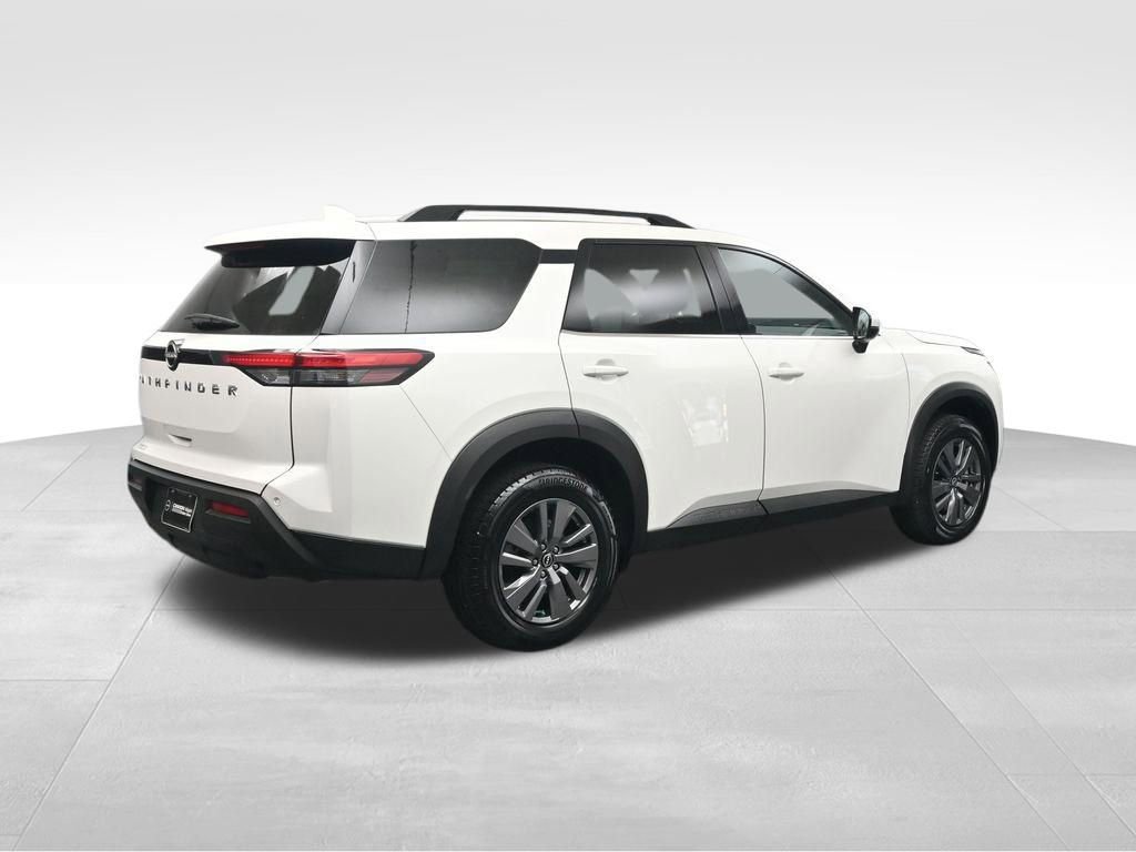 Used 2025 Nissan Pathfinder SV image 5